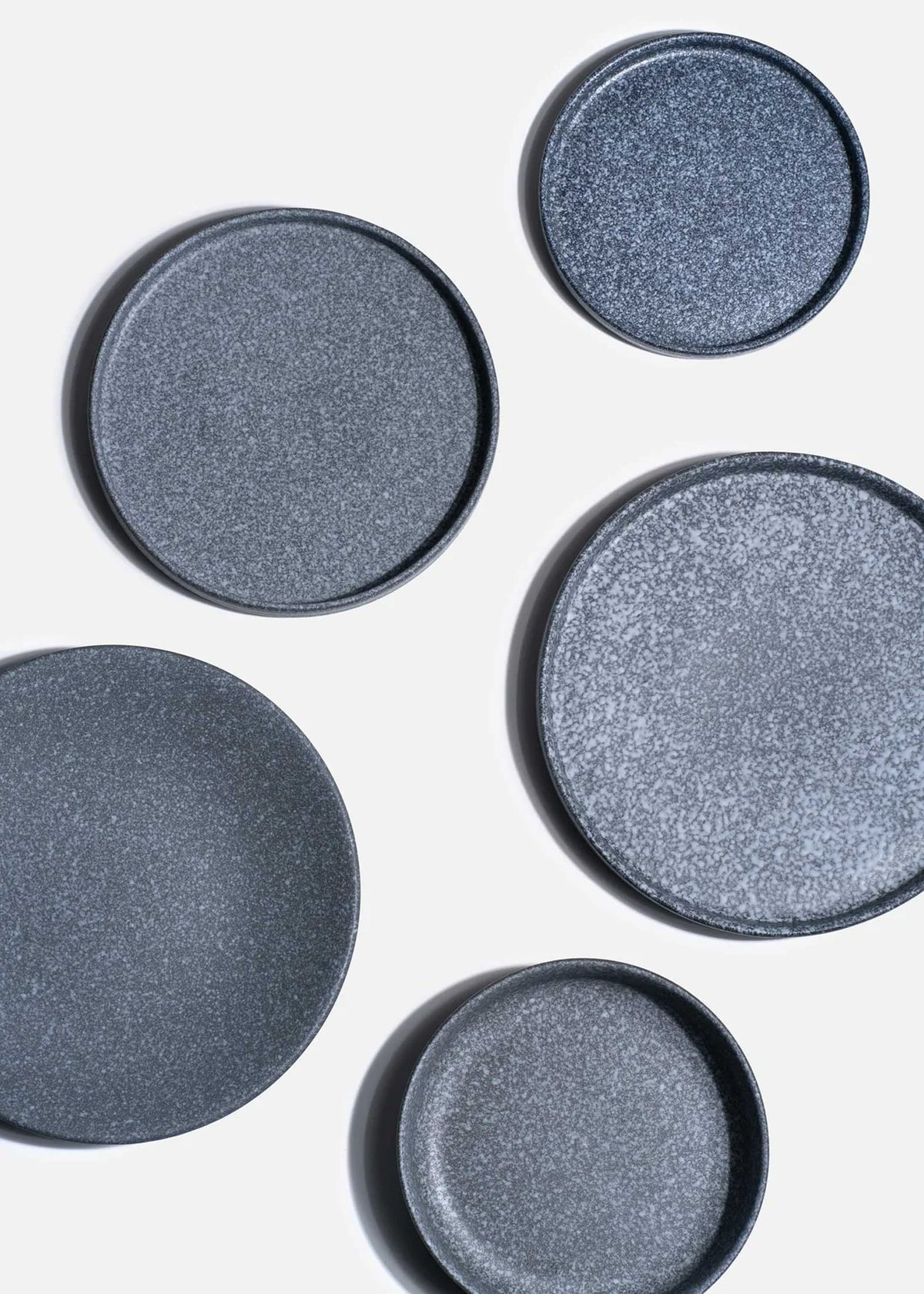 Platos de porcelana gris Rock Stone — imagen de producto, vista 1
