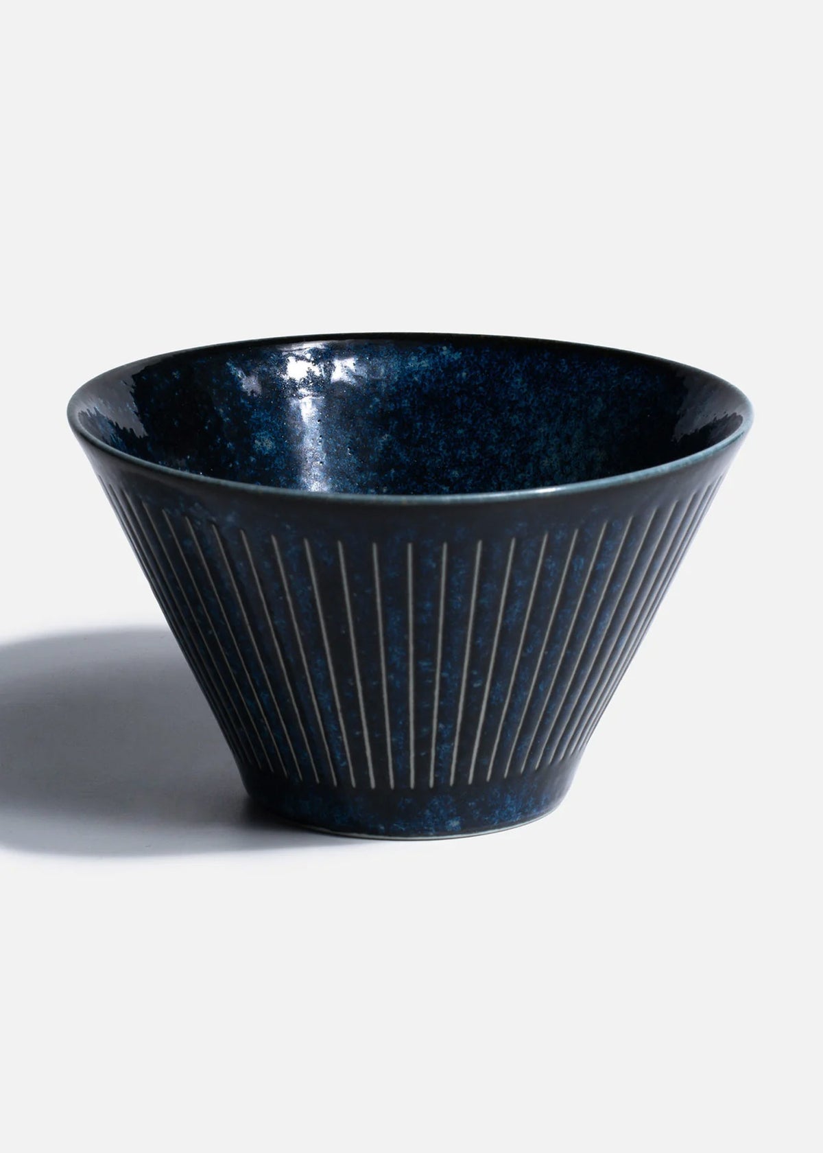 Tazón de porcelana azul marino Yoko 396 ml — imagen de producto, vista 1