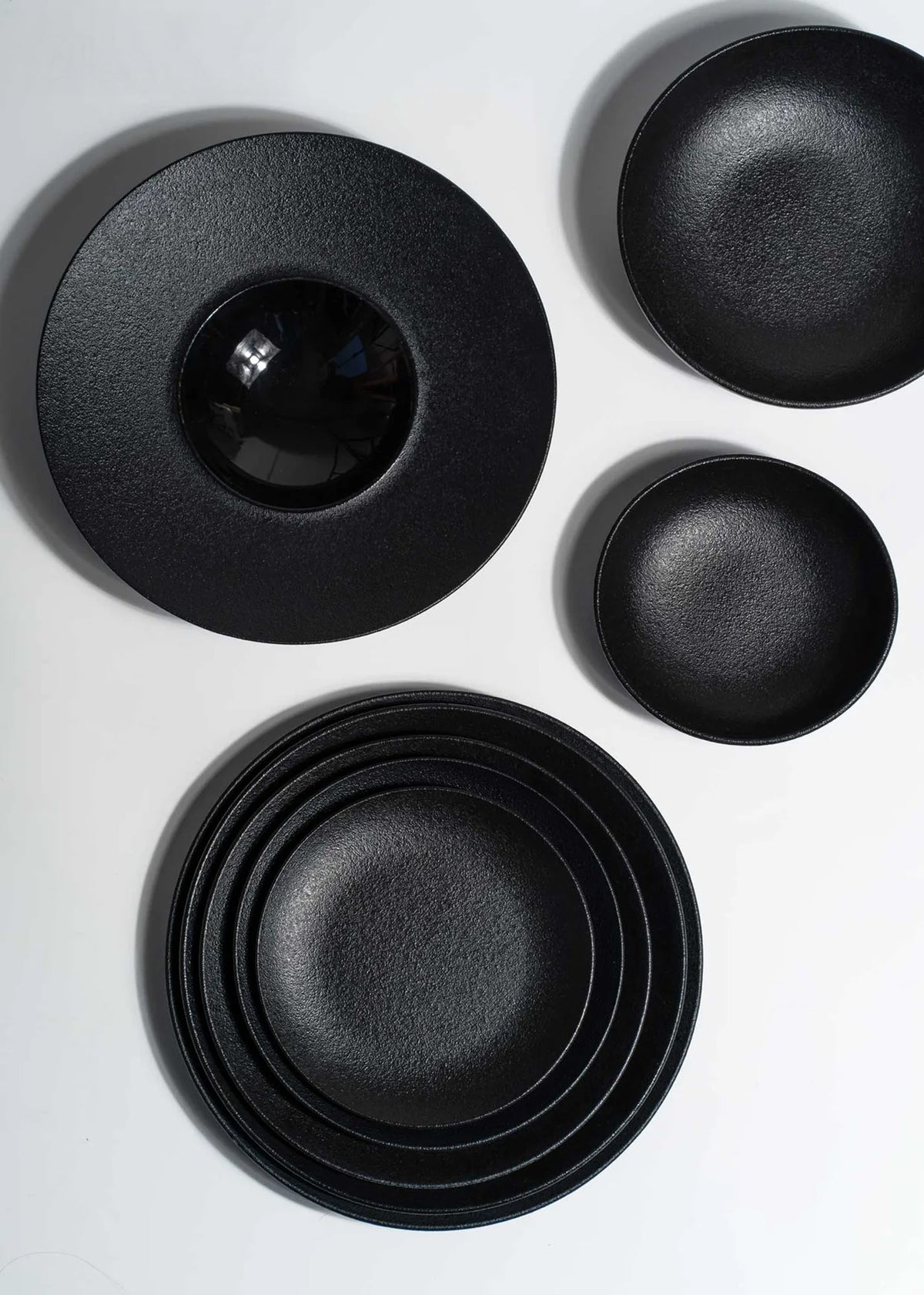Platos trinche de porcelana negro Vantablack — imagen de producto, vista 1