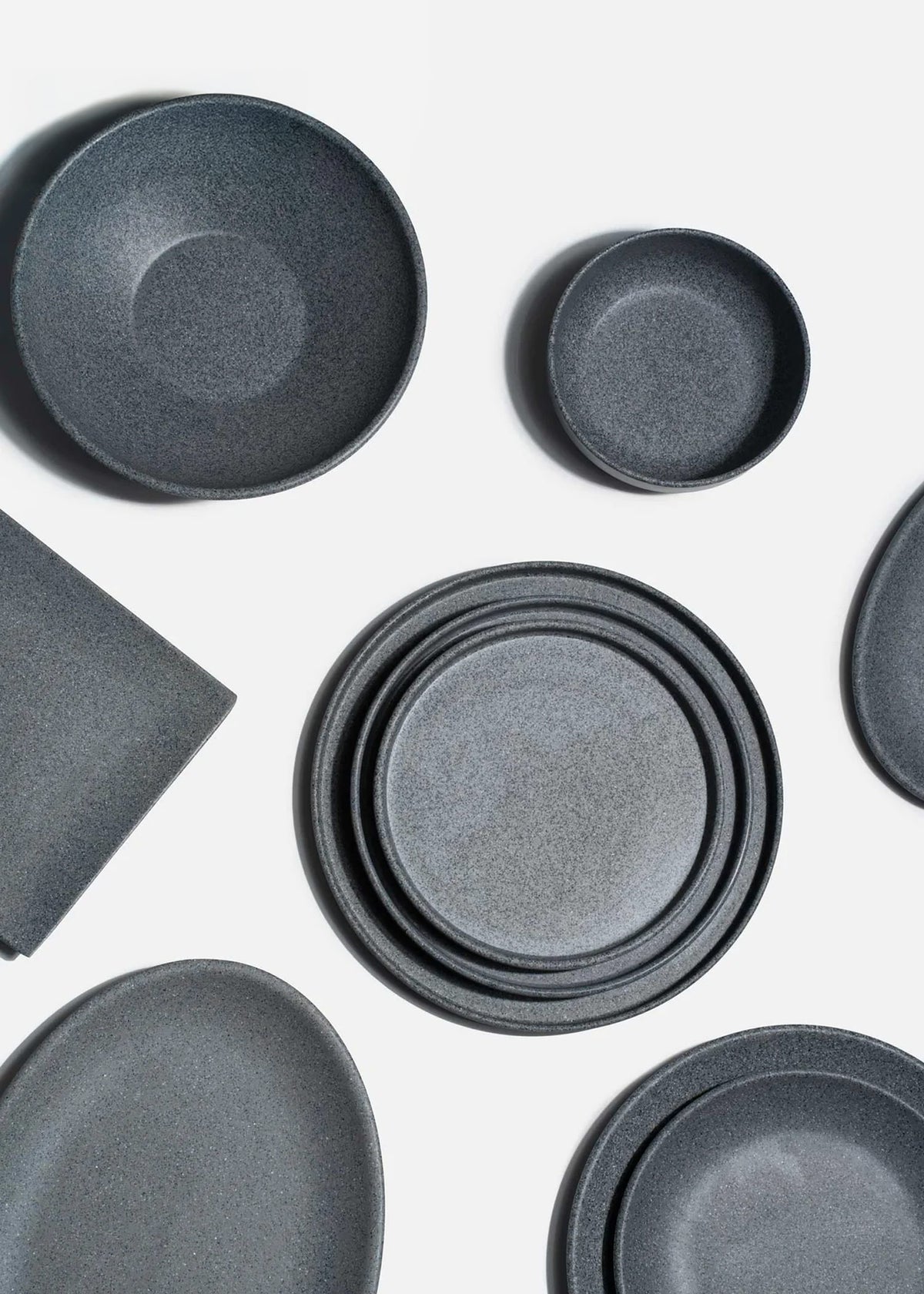 Platos trinche de melamina gris mate Dakota — imagen de producto, vista 1