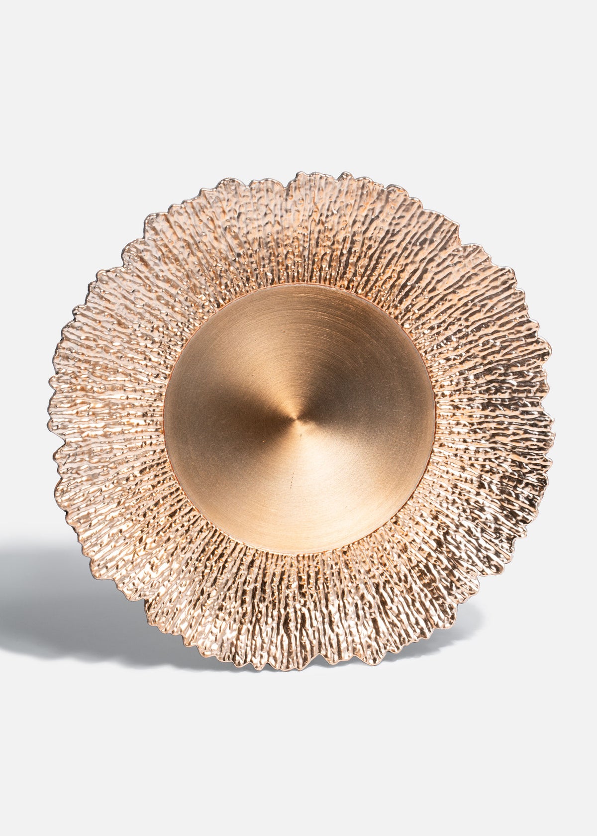 Bajo plato dorado de plástico Amapola 33 cm — imagen de producto