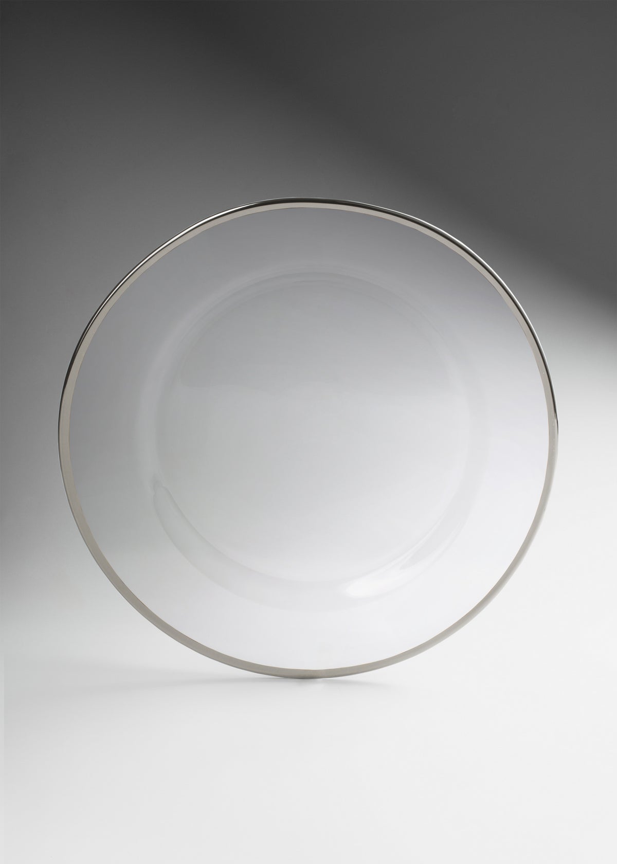 Plato base de vidrio con filo plateado 32.5 cm — imagen de producto
