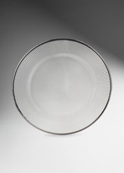 Plato base de vidrio transparente con filo plata y rayas Edge 32.5 cm — imagen de producto