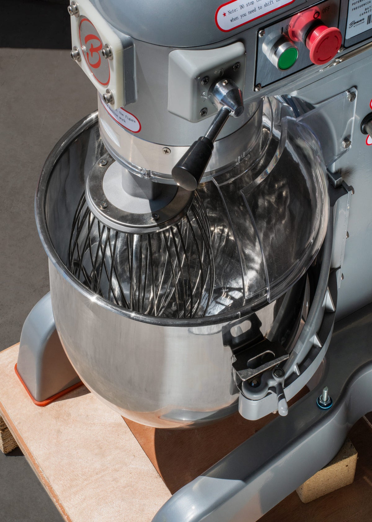 Batidora planetaria tres velocidades de acero inoxidable plata 10 kg de masa 20 L — imagen de producto