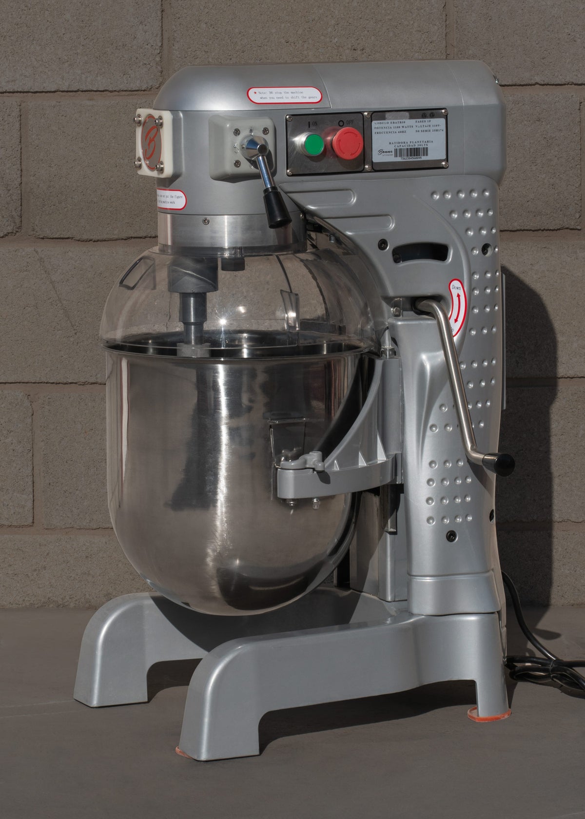 Batidora planetaria tres velocidades de acero inoxidable plata 15 kg de masa 30 L — imagen de producto