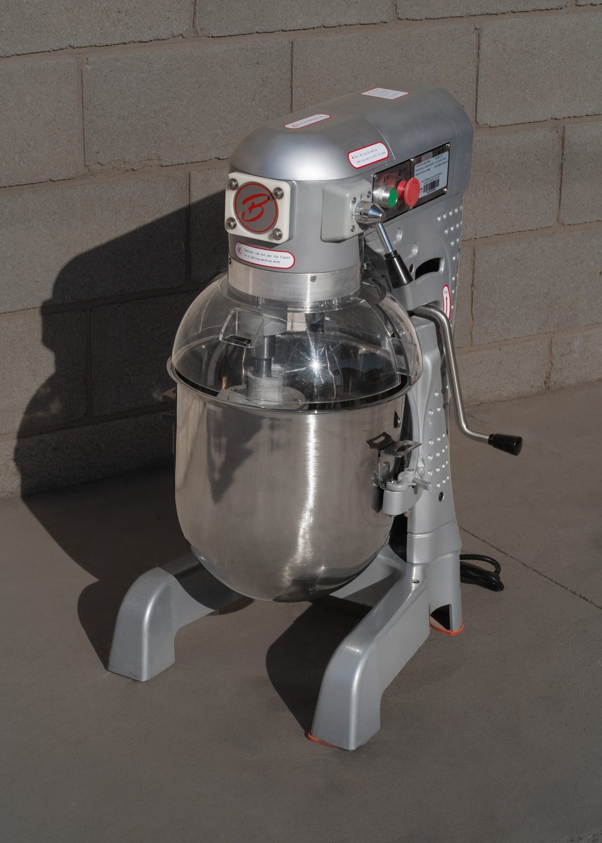 Batidora planetaria tres velocidades de acero inoxidable plata 15 kg de masa 30 L — imagen de producto