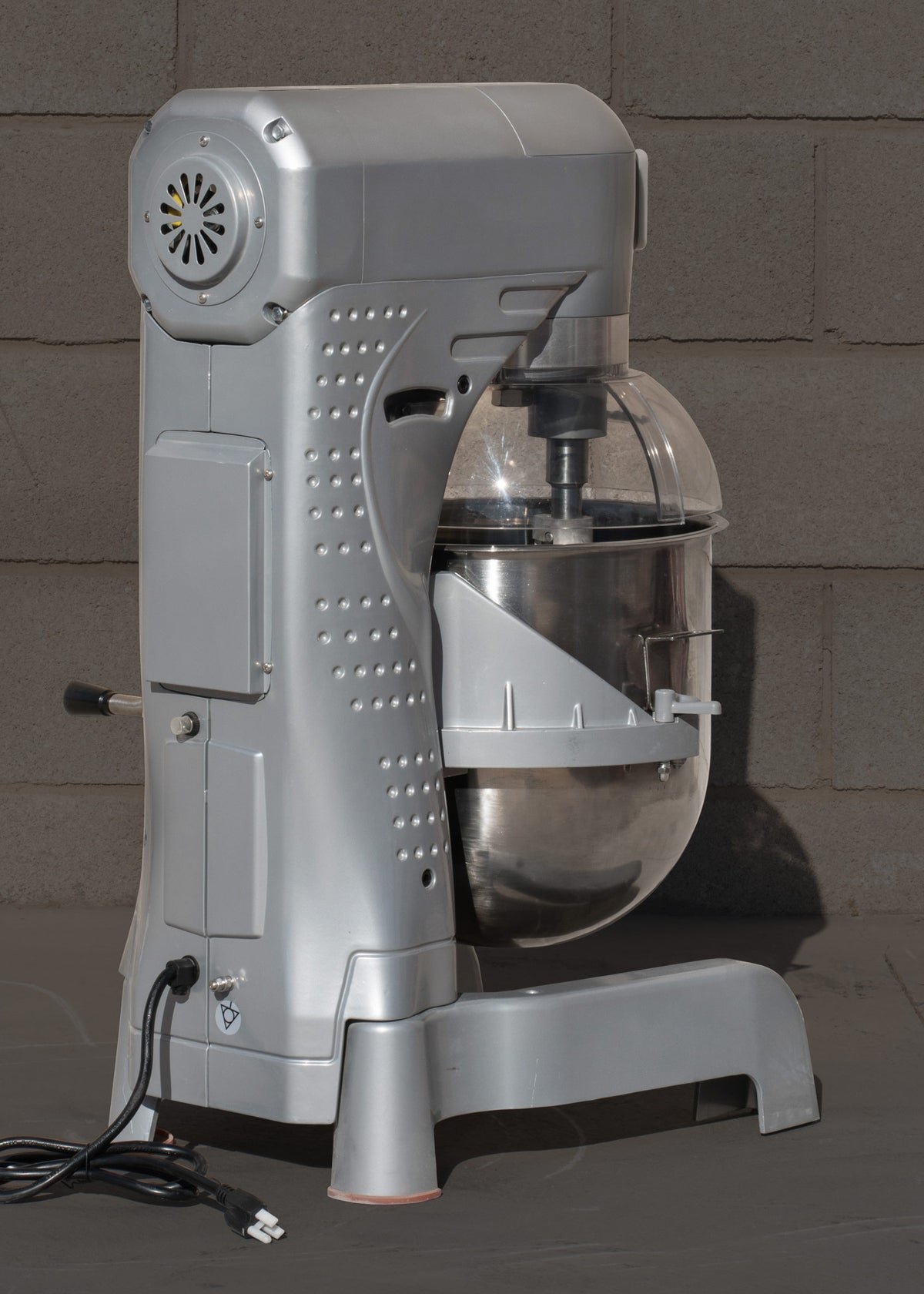 Batidora planetaria tres velocidades de acero inoxidable plata 15 kg de masa 30 L — imagen de producto