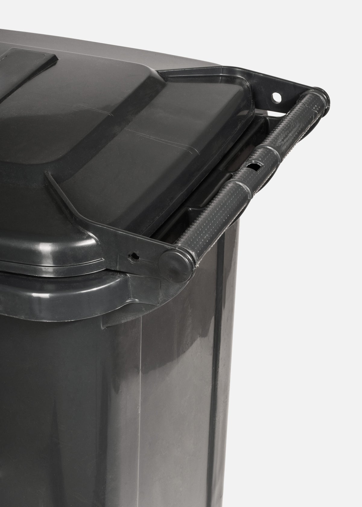Bote de basura con tapa de plástico gris y ruedas 100 L — imagen de producto