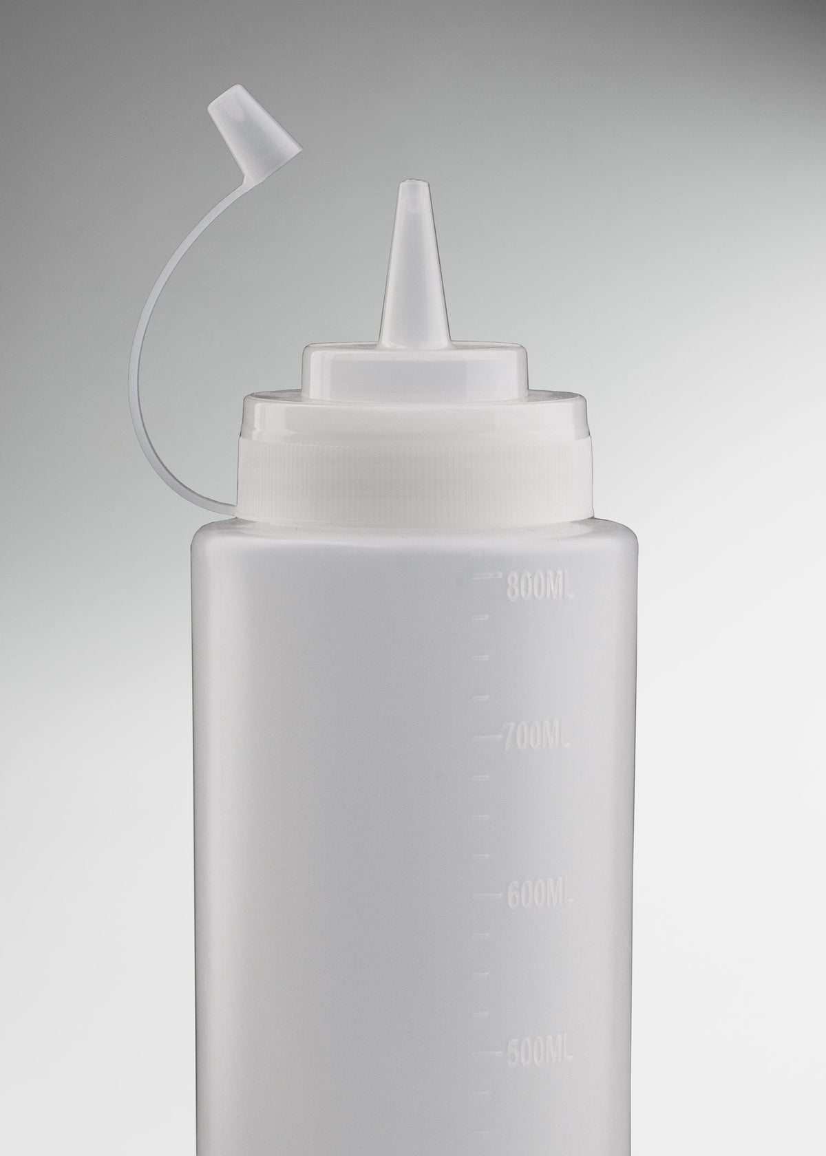 Uso profesional de Botella dispensadora de plástico (polietileno) transparente 32 oz en restaurantes, taquerias, pizzerias, food trucks y cocinas profesionales