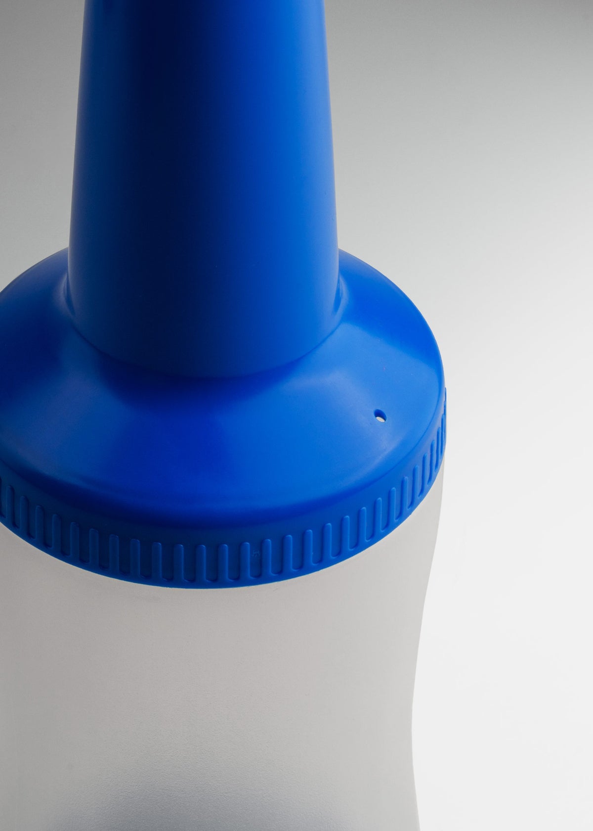 Botella dosificadora para mezcla de plástico azul 1 L — imagen de producto