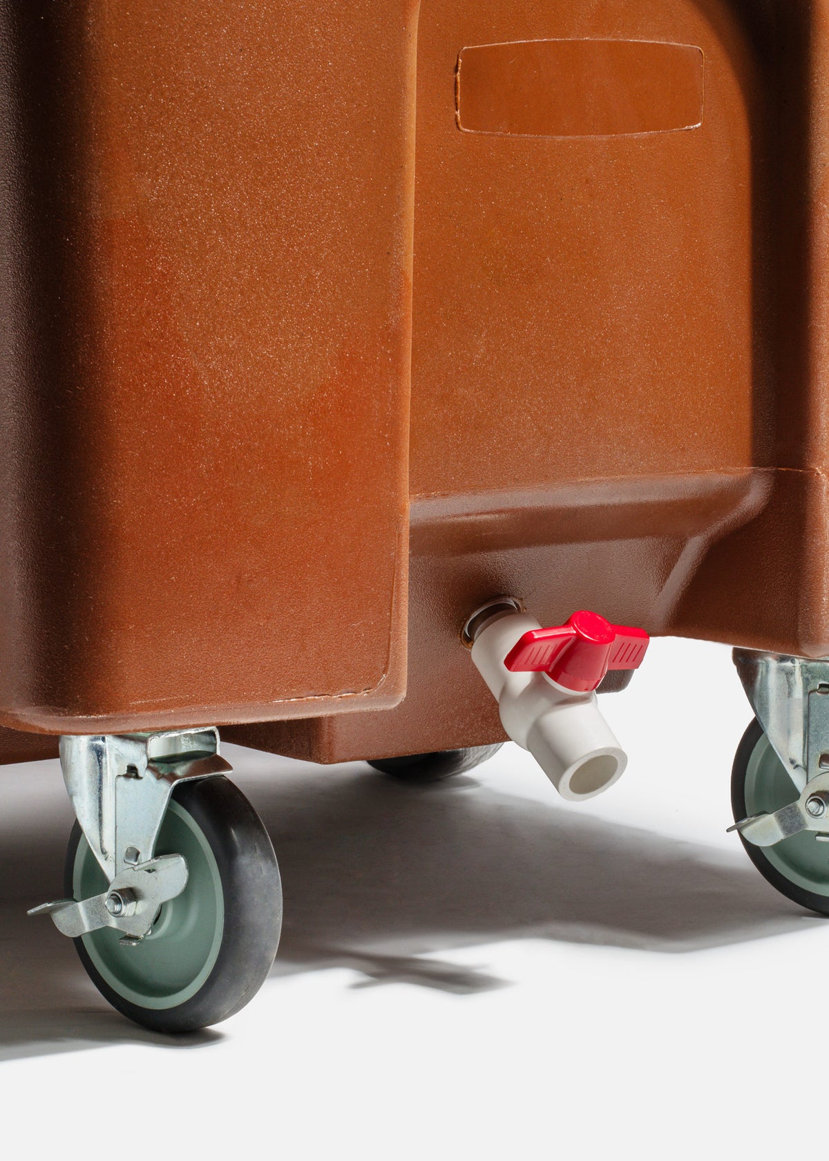 Carro para hielo de plástico café 110 L — imagen de producto