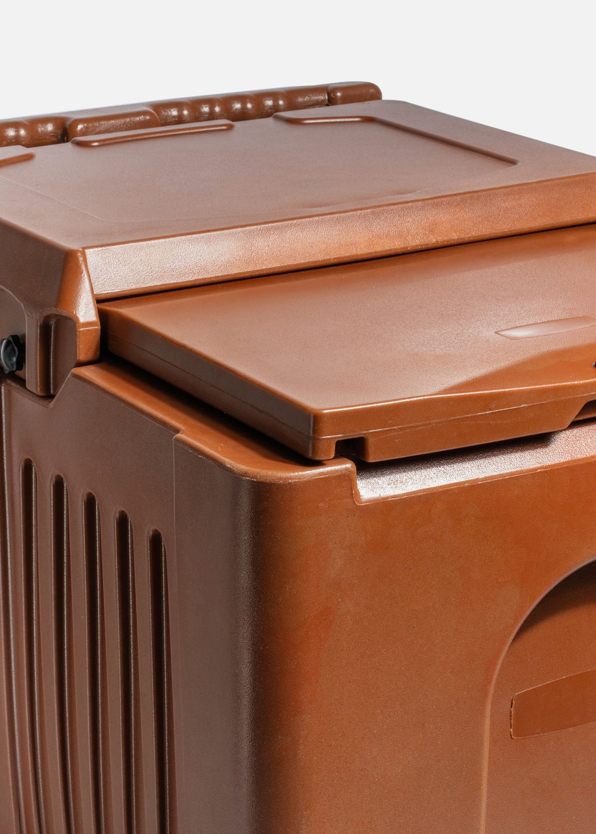 Carro para hielo de plástico café 110 L — imagen de producto