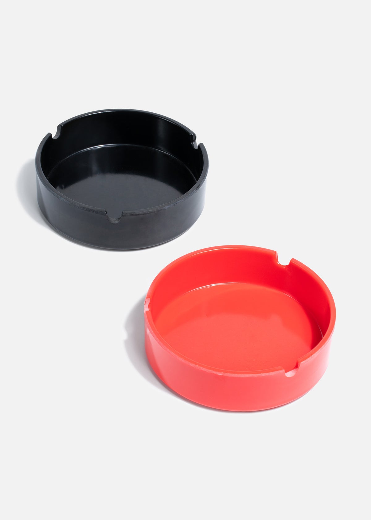 Cenicero de melamina redondo Black Red 10 cm — imagen de producto
