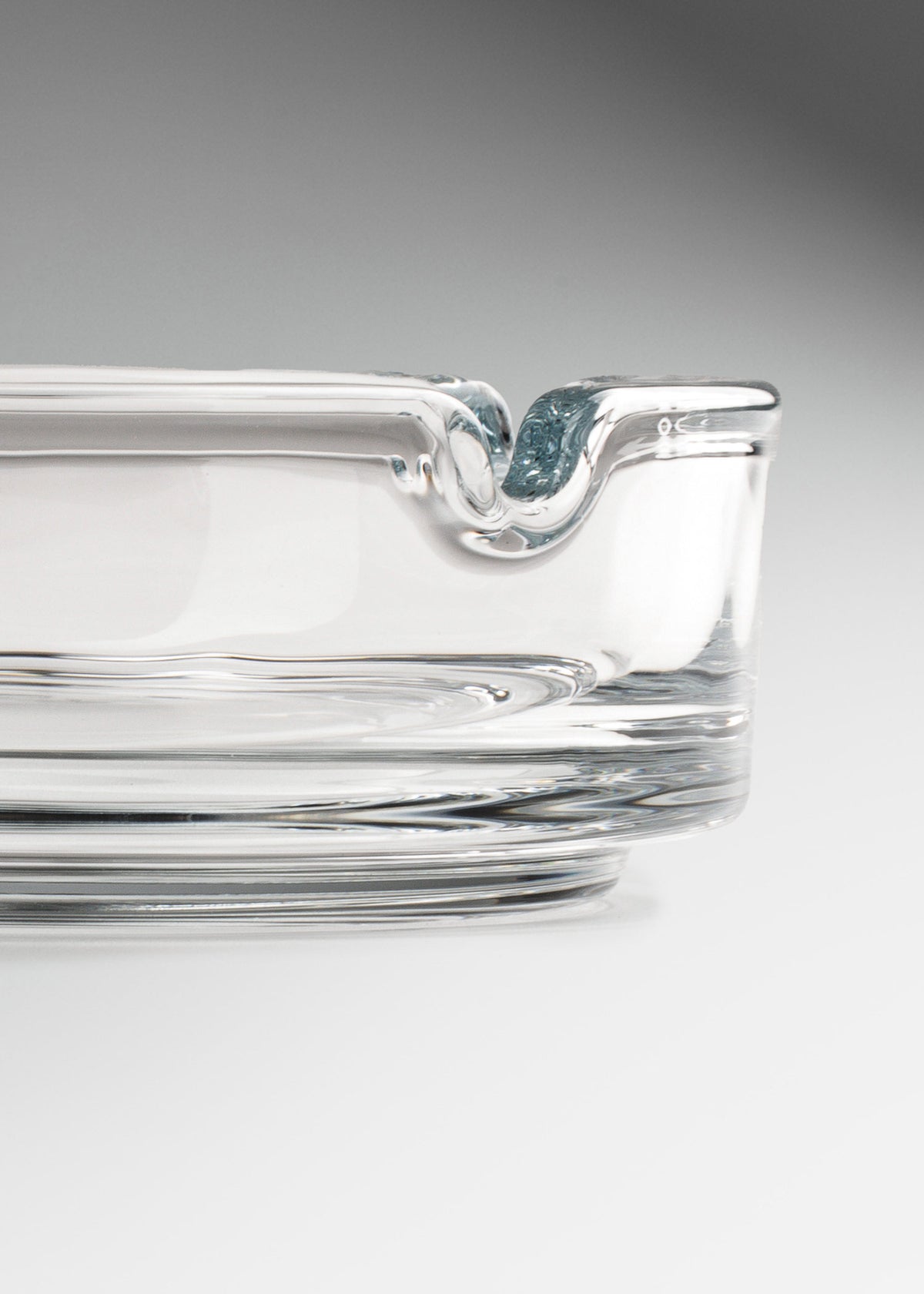Cenicero redondo de vidrio transparente Smoke Round 10 cm — imagen de producto