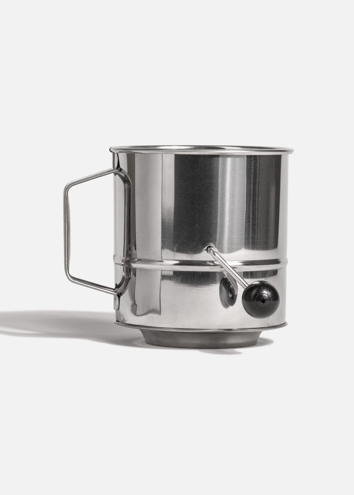 Cernidor para harina con manija de acero inoxidable plata con capacidad de 8 tazas / 2 L — imagen de producto