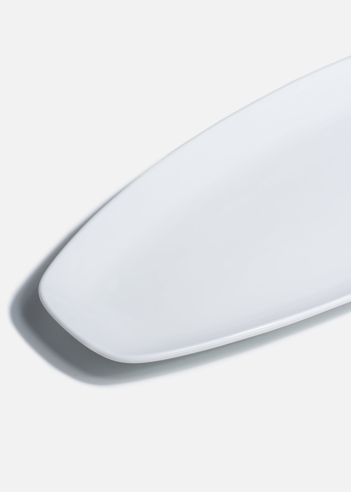 Charola canoa de porcelana blanco Luna 47x18 cm — imagen de producto, vista 4