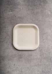Plato desechable cuadrado de papel blanco (No. 3) ideal para postres, snacks y eventos. Alto 1 cm, largo 14.2 cm, ancho 14.2 cm — imagen de producto