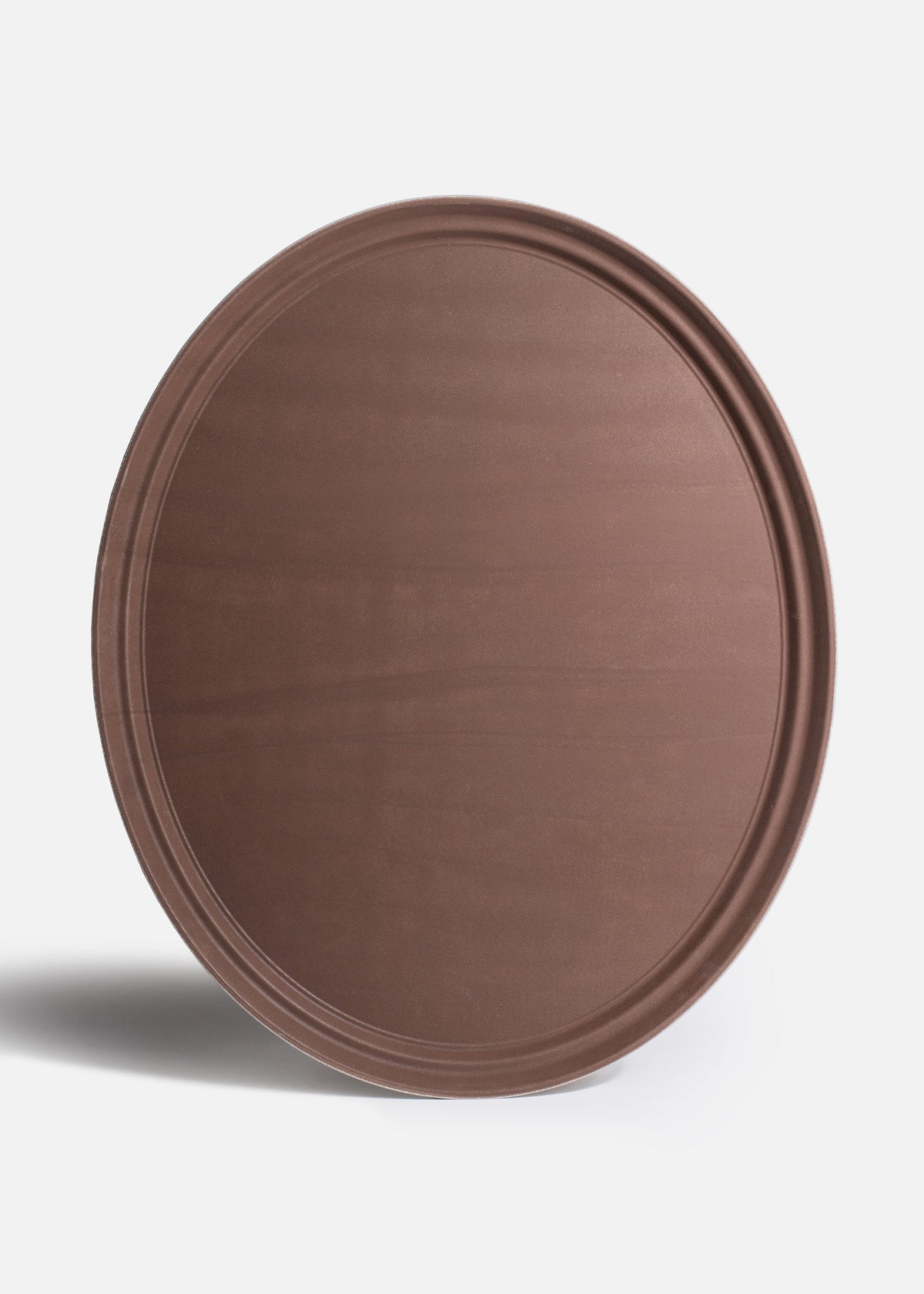 Charola para mesero ovalada de plástico café antideslizante 56x68 cm — imagen de producto