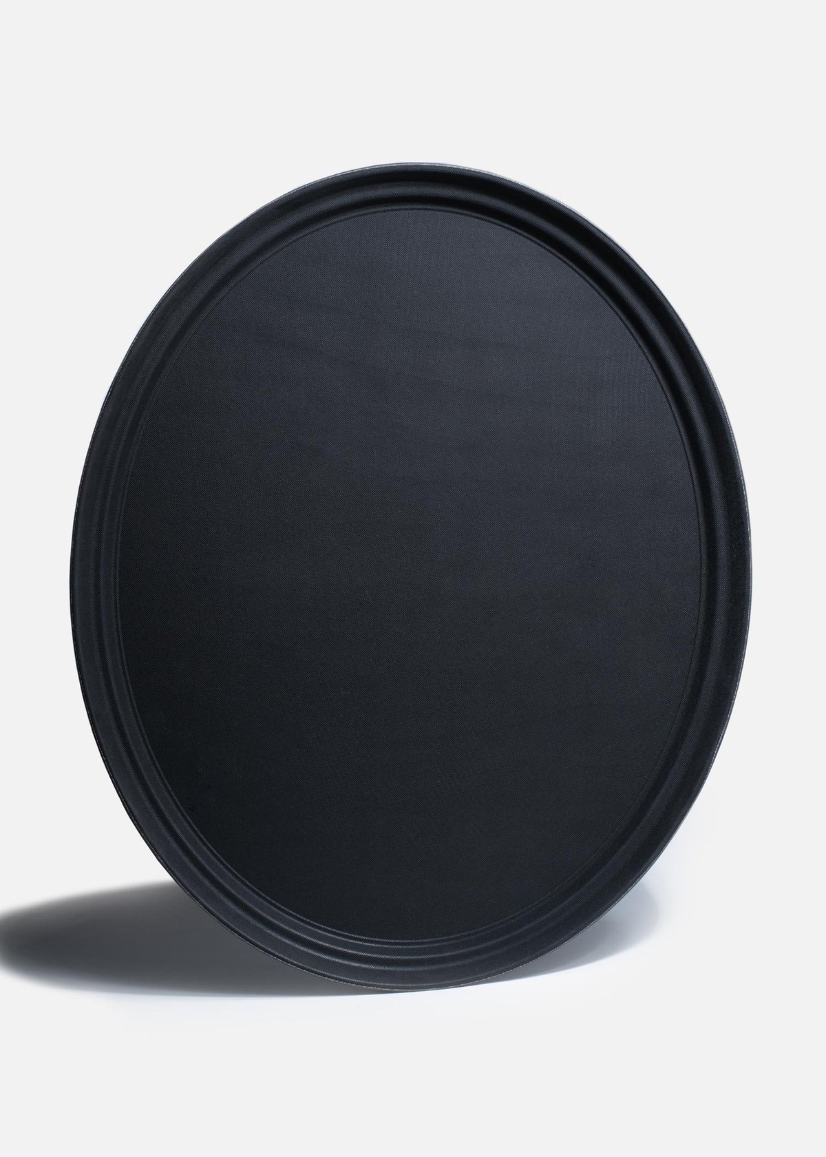 Charola para mesero ovalada de plástico negro con antideslizante Oval Grip 56x68.5 cm. Premium — imagen de producto