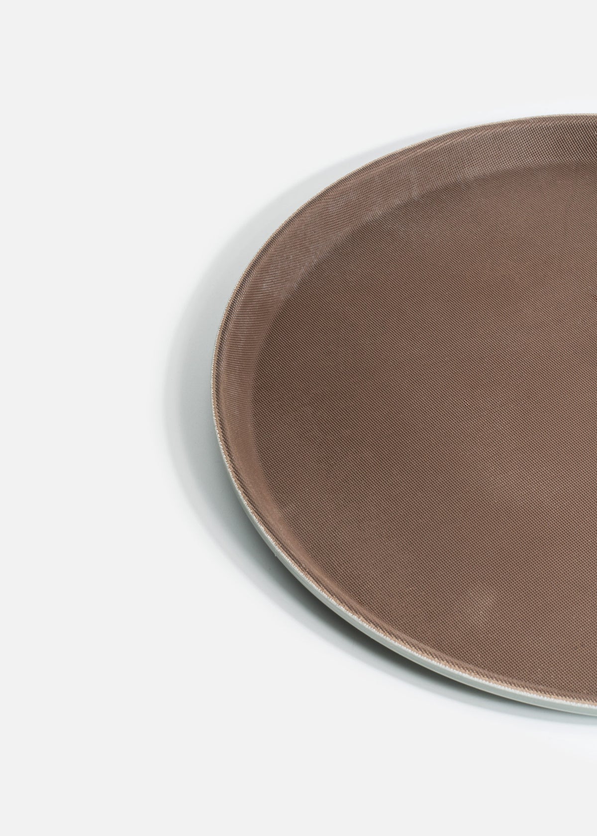 Charola redonda para mesero de plástico antideslizante café NSF 35.5 cm — imagen de producto