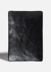 Plato rectangular de melamina negro mate con textura 25x17x2.4 cm — imagen de producto