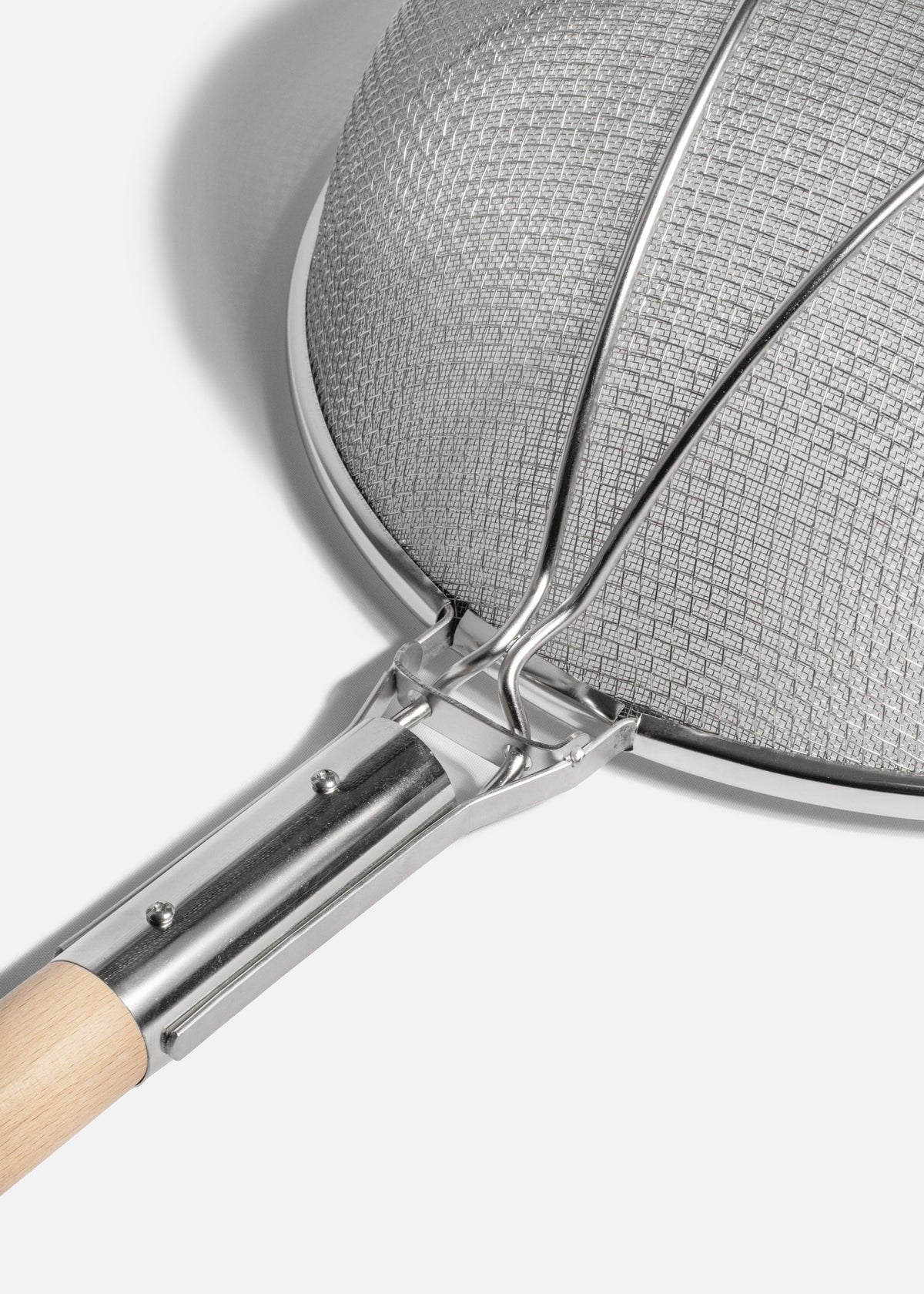 Colador de acero inoxidable plata doble malla mango de madera con refuerzo 35 cm — imagen de producto, vista 3