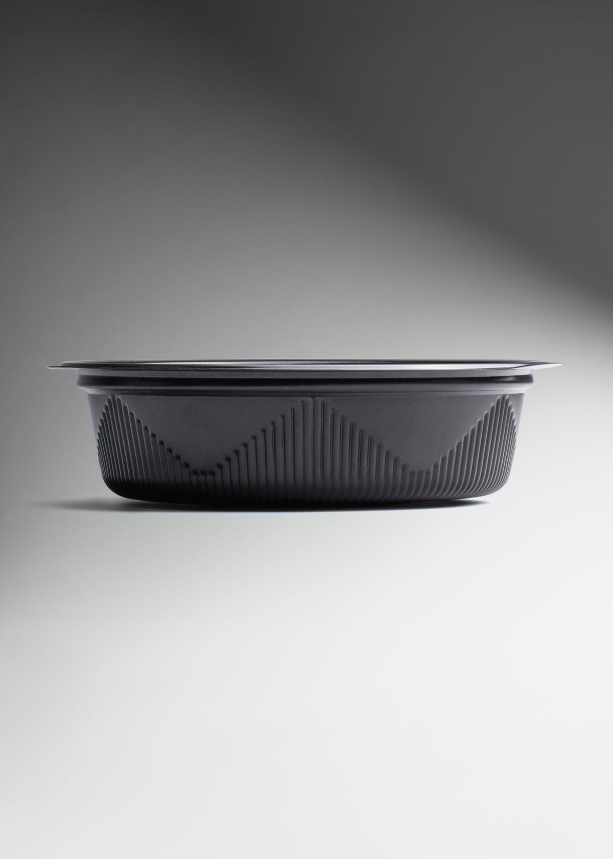 Contenedor hermético para alimentos desechable redondo de plástico diámetro 18.2 cm, alto 4.6 cm, 700 ml / 23 oz — imagen de producto
