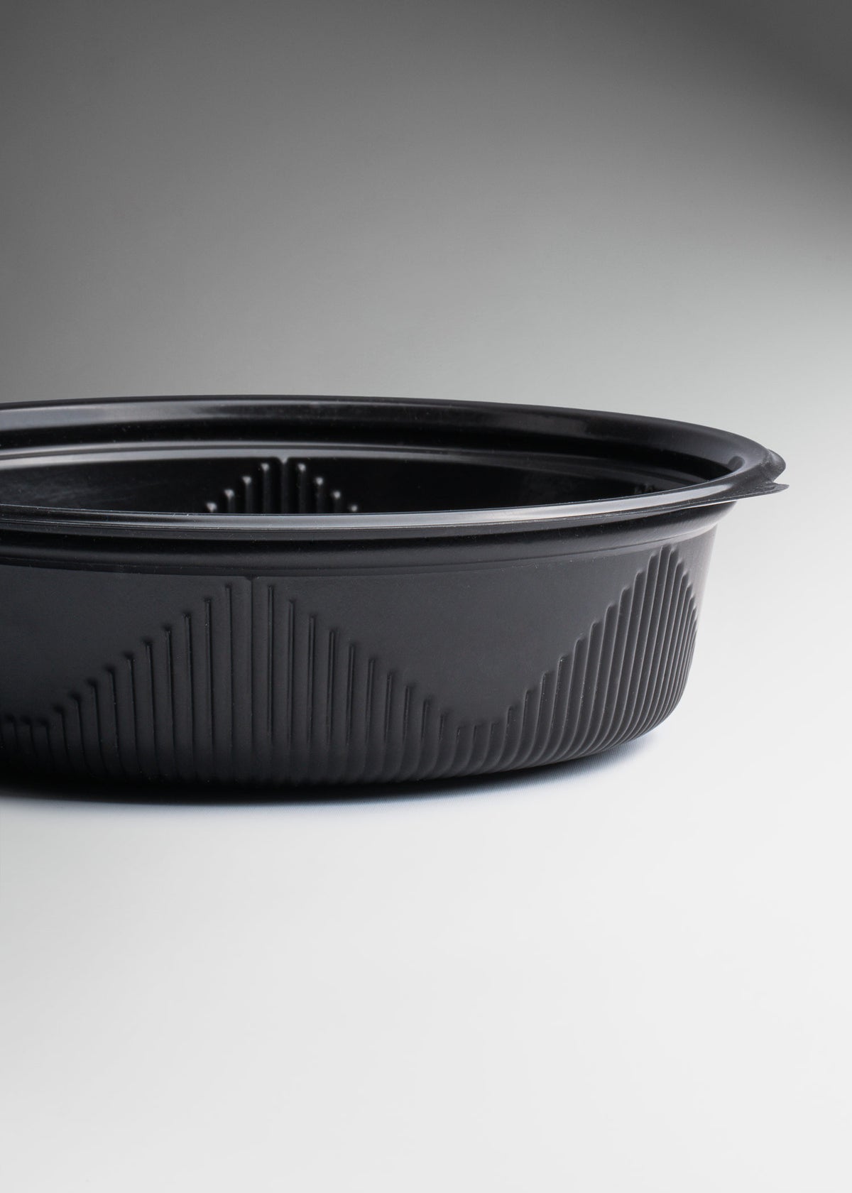 Contenedor hermético para alimentos desechable redondo de plástico diámetro 18.2 cm, alto 4.6 cm, 700 ml / 23 oz — imagen de producto