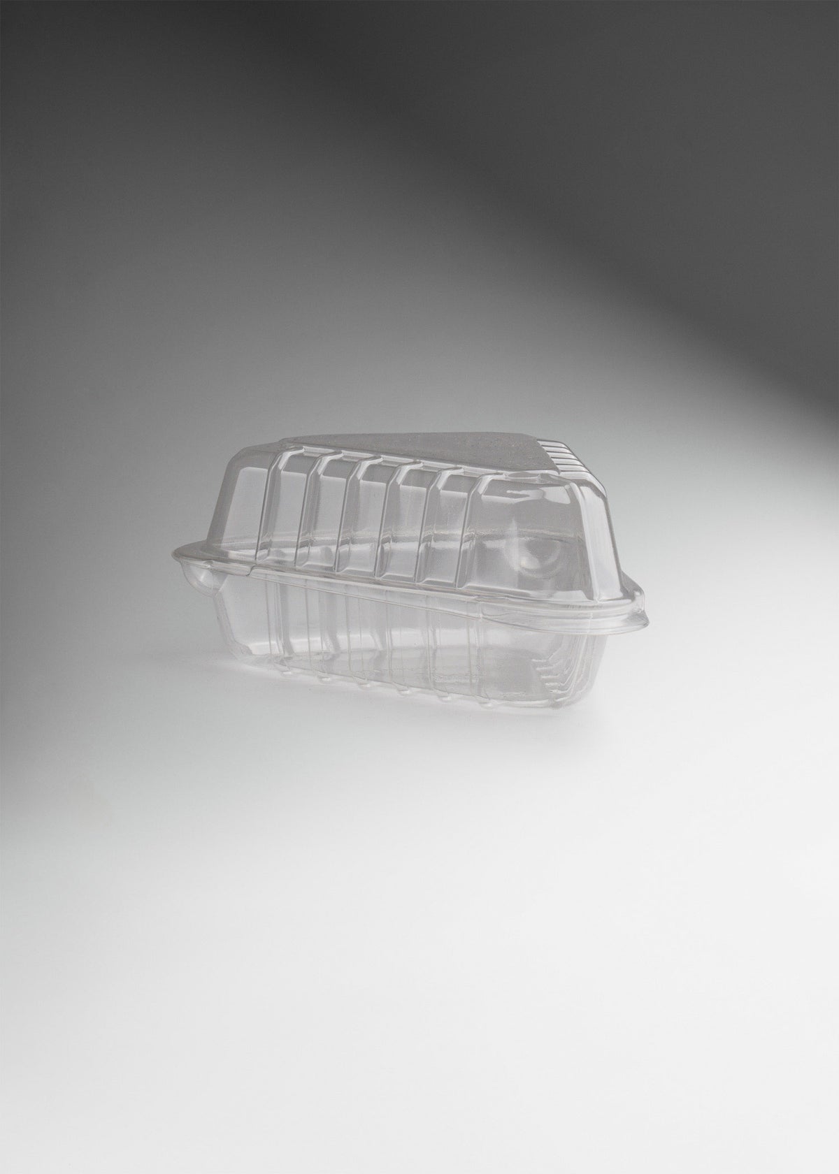Contenedor para postre de pet triangular con bisagra 15x14x6 cm — imagen de producto