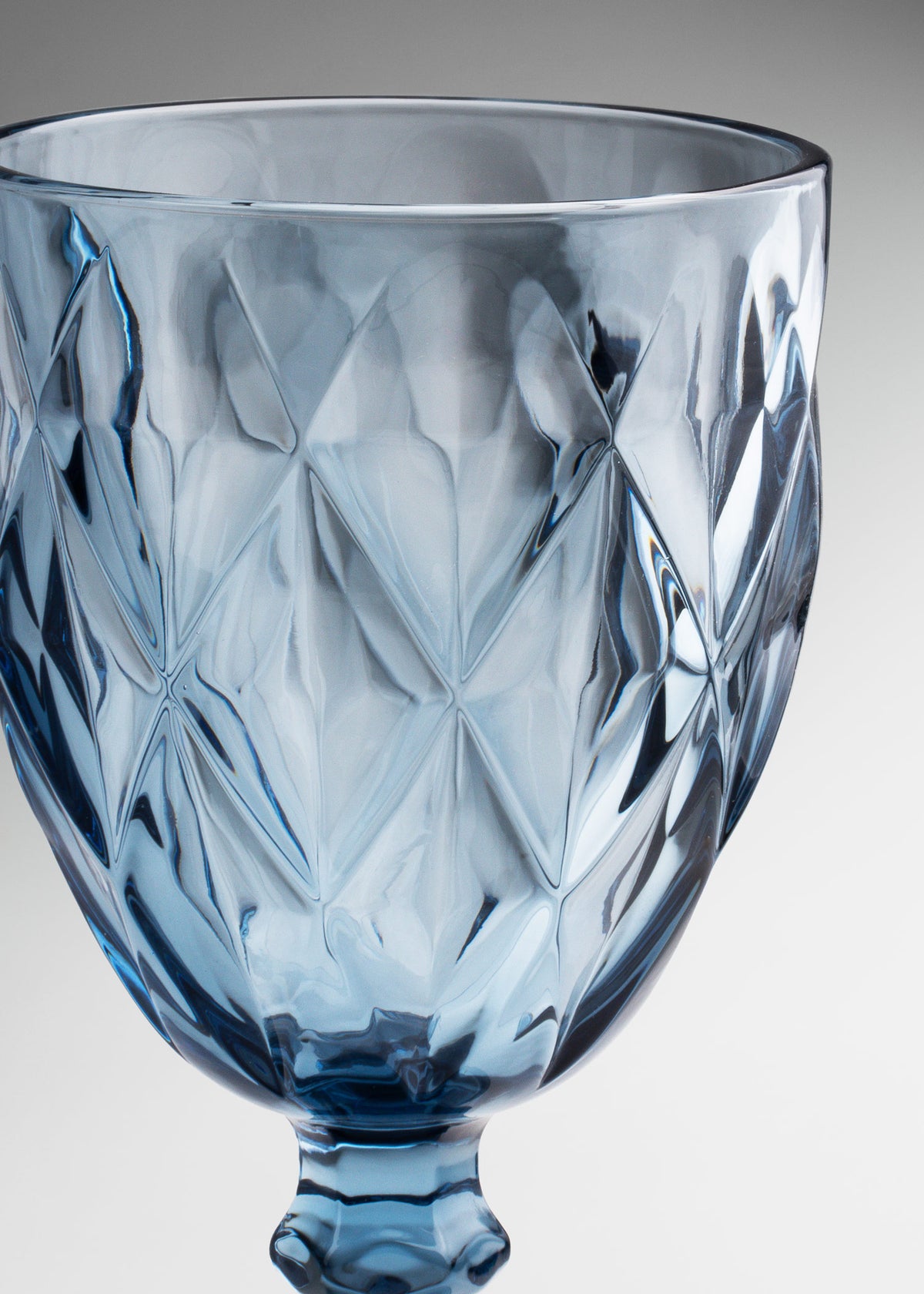 Copa para agua de cristal cortado azul Diamond 325 ml — imagen de producto