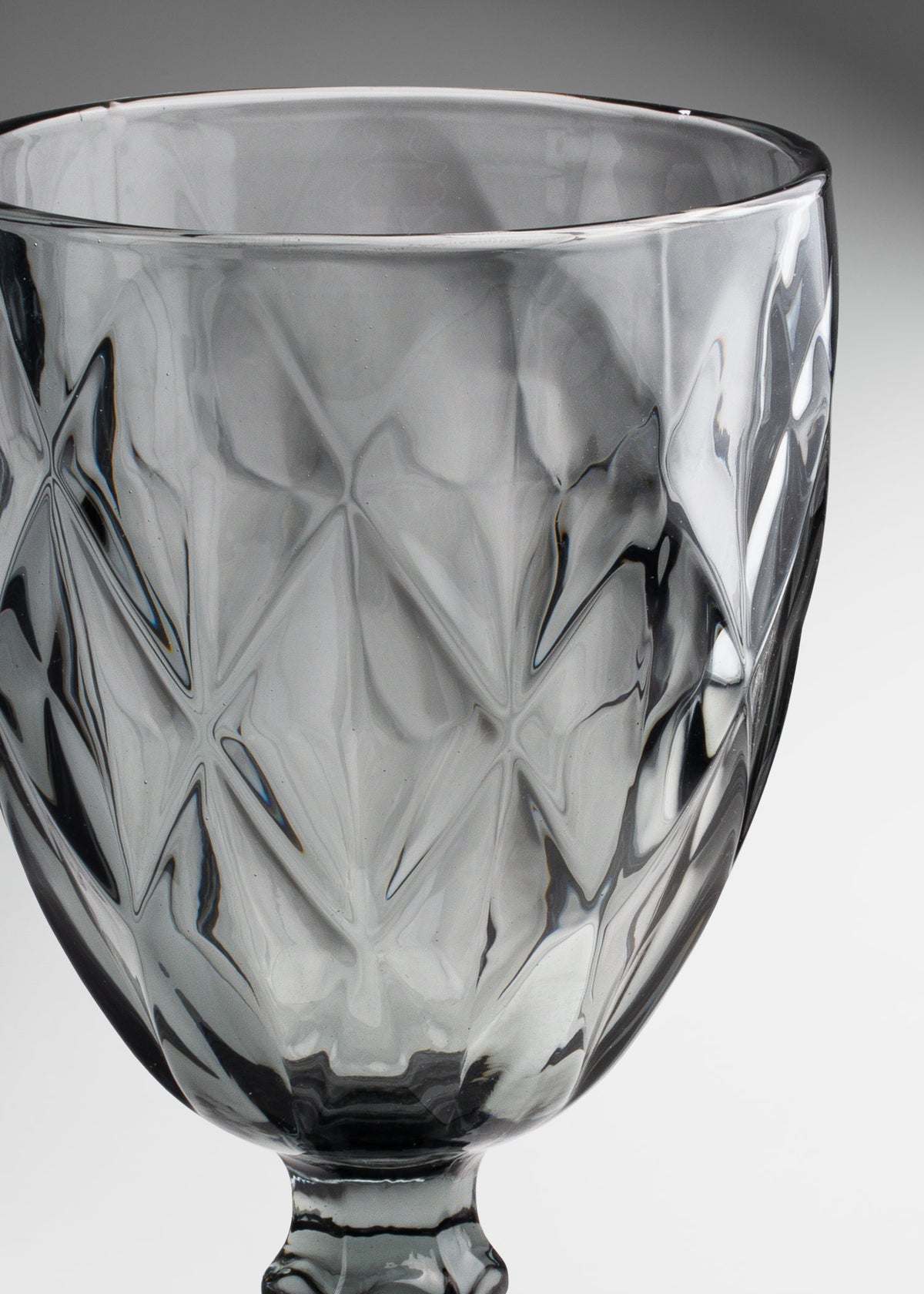 Copa para agua de cristal cortado humo Diamond 325 ml — imagen de producto