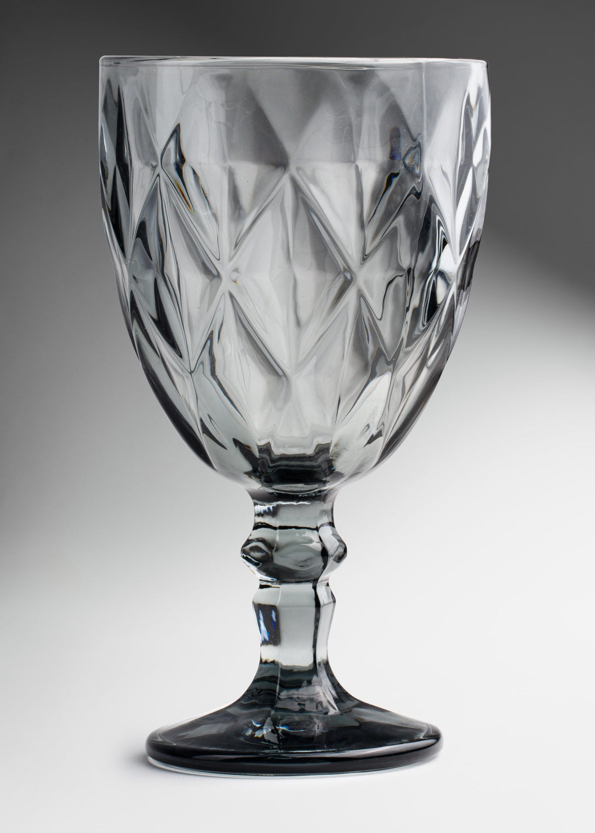 Copa para agua de cristal cortado humo Diamond 325 ml — imagen de producto