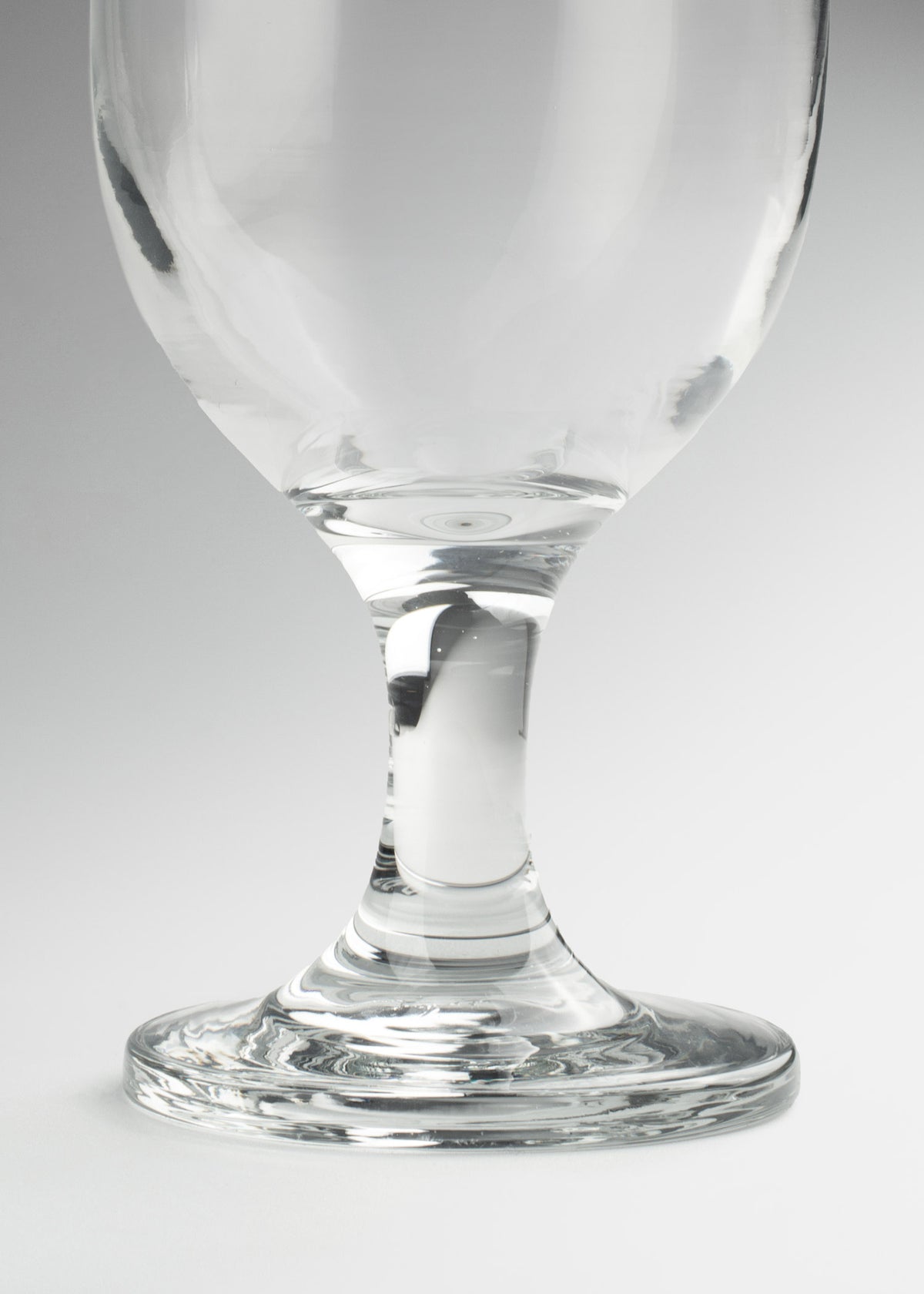 Copa cervecera de vidrio transparente Calif 350 ml — imagen de producto