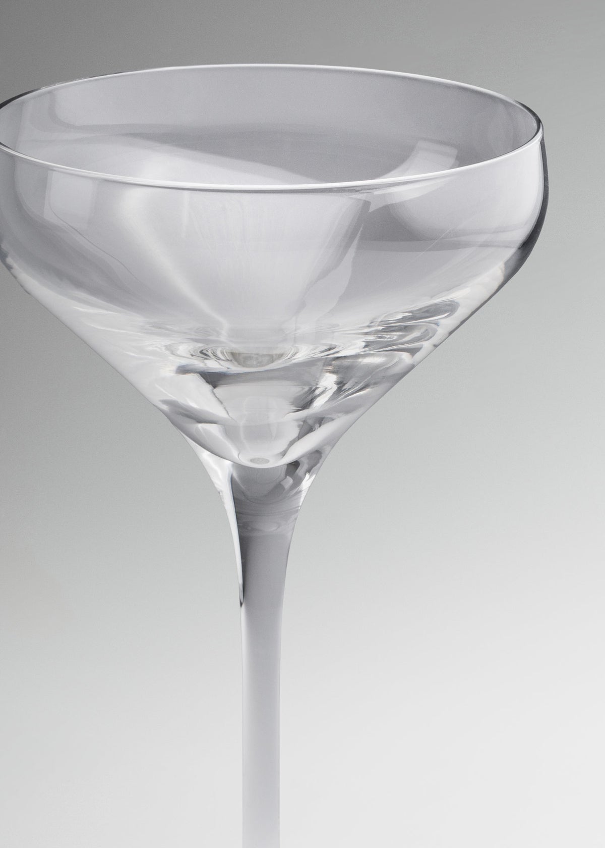 Copa coctelera de vidrio transparente Prism Coupe 240 ml — imagen de producto