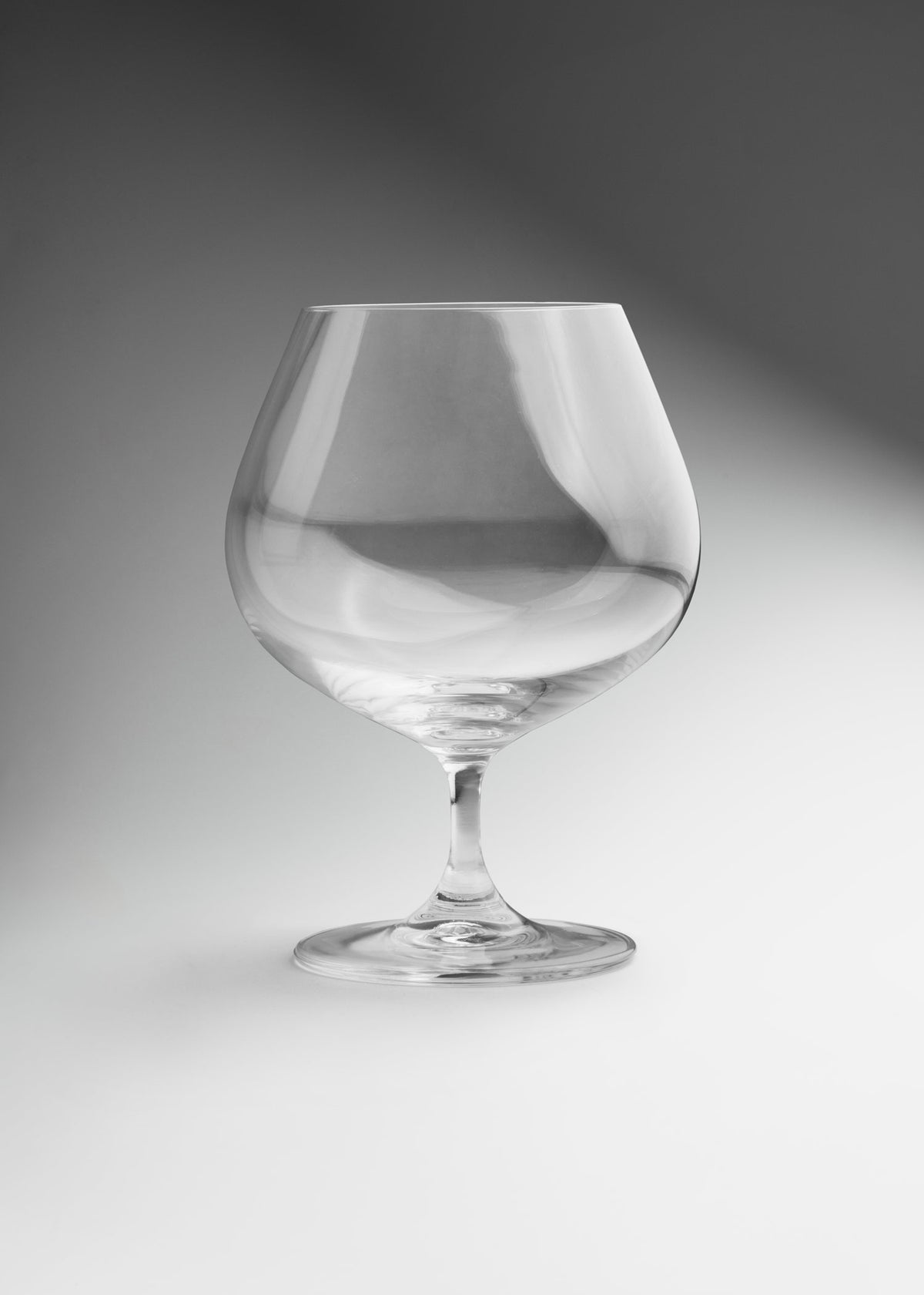 Copa para coñac de vidrio transparente Solenne 670 ml — imagen de producto