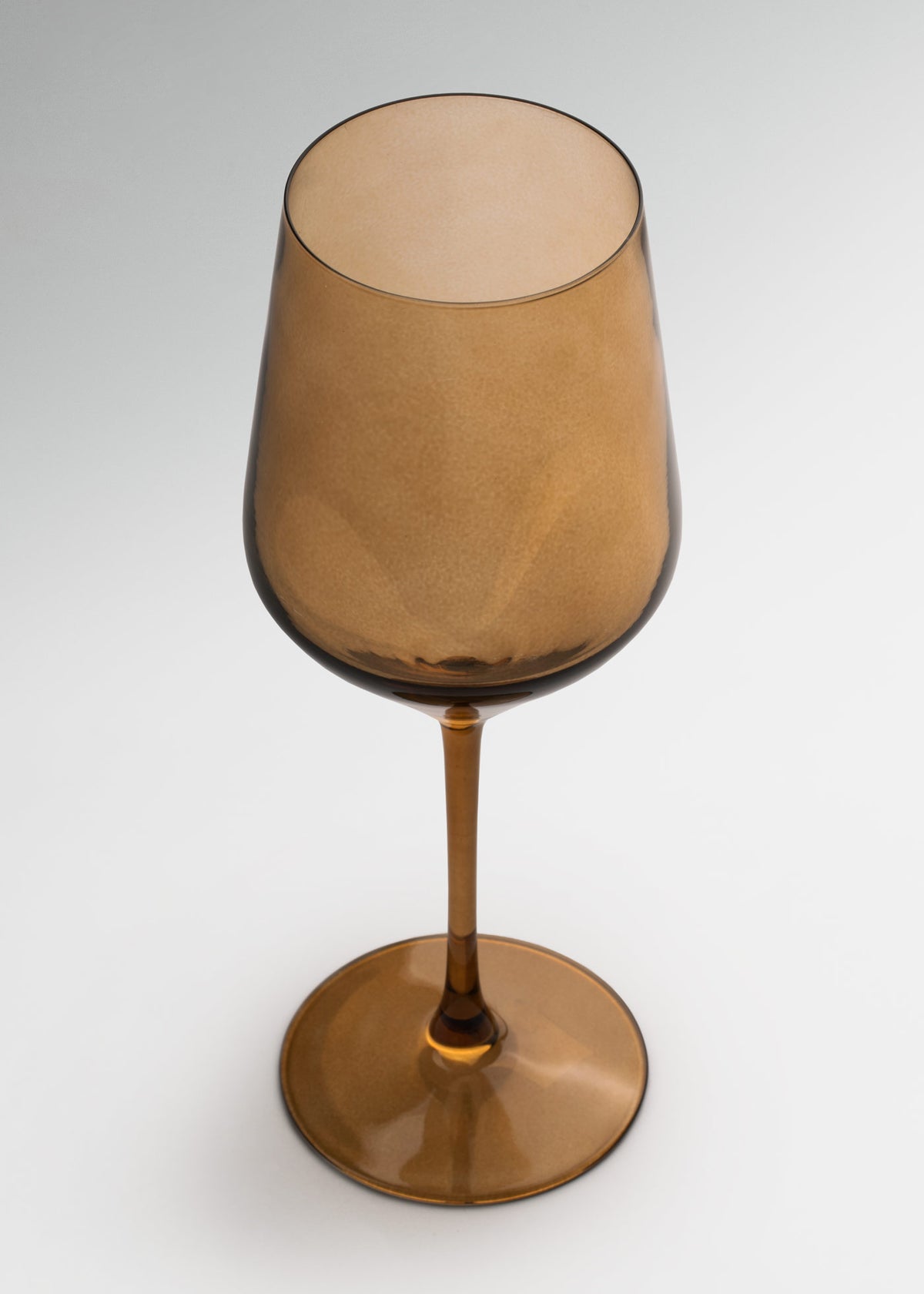 Copa elegante de cristal pintado ocre para coctelería premium Mencía 505 ml — imagen de producto