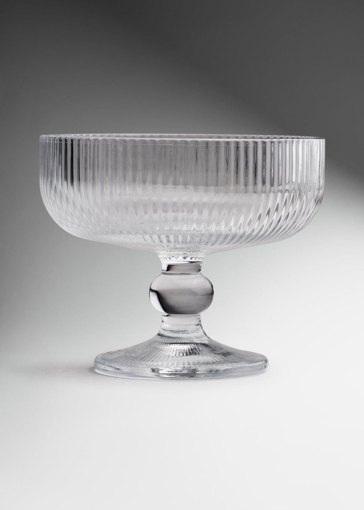 Copa para postre de vidrio transparente Lines 330 ml — imagen de producto