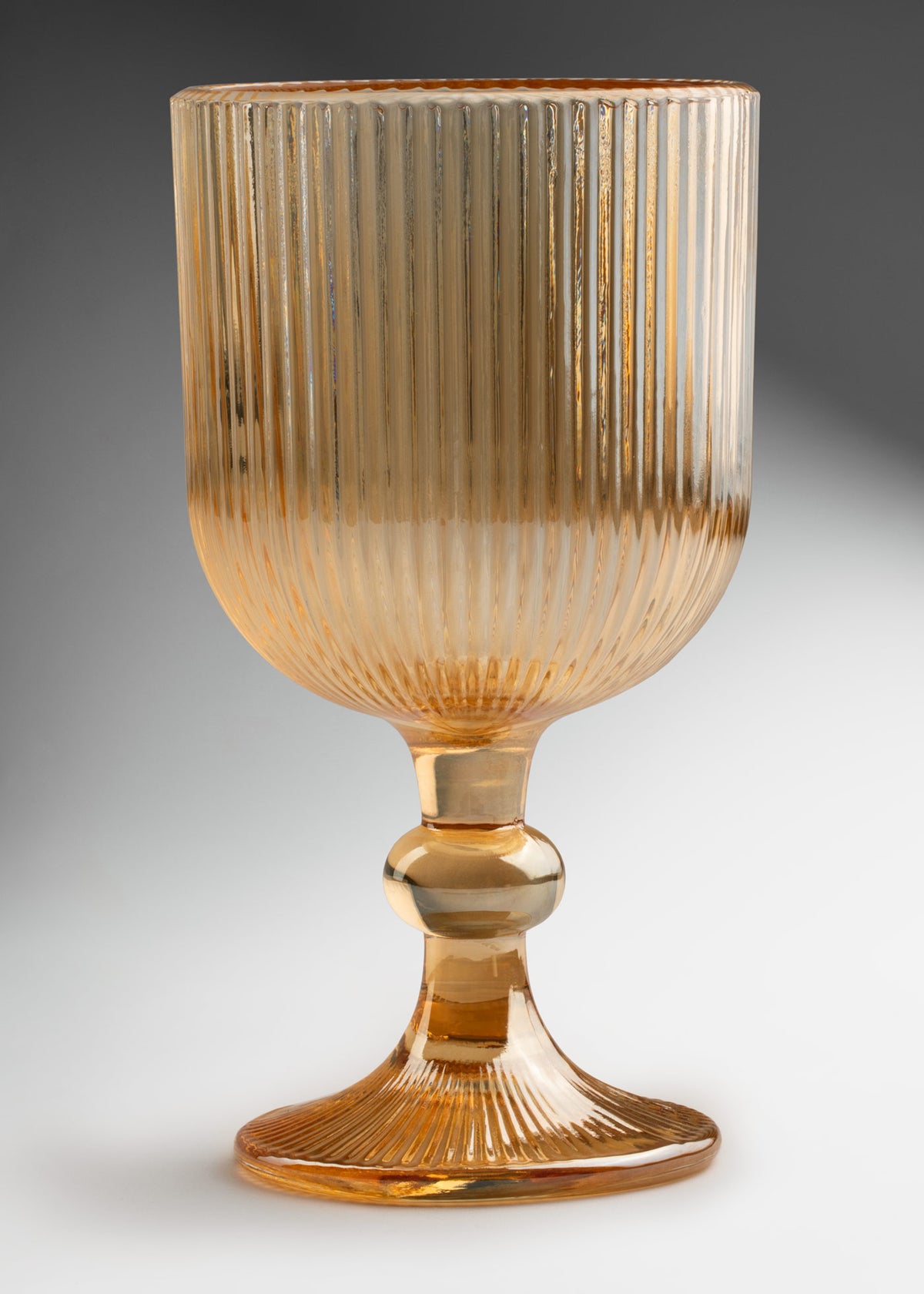 Copa de vidrio dorada elegante para bebidas Lines 350 ml — imagen de producto