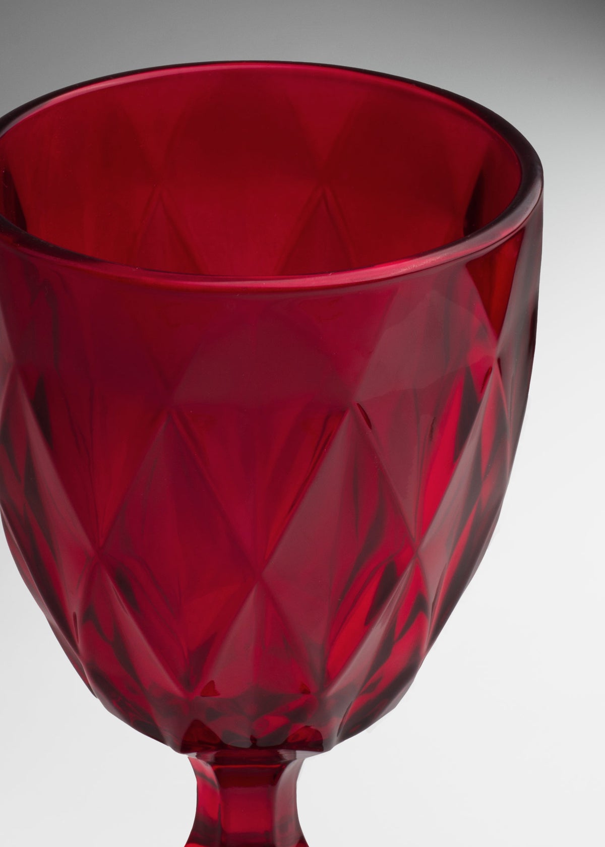 Copa para agua de vidrio roja Diamond 325 ml — imagen de producto
