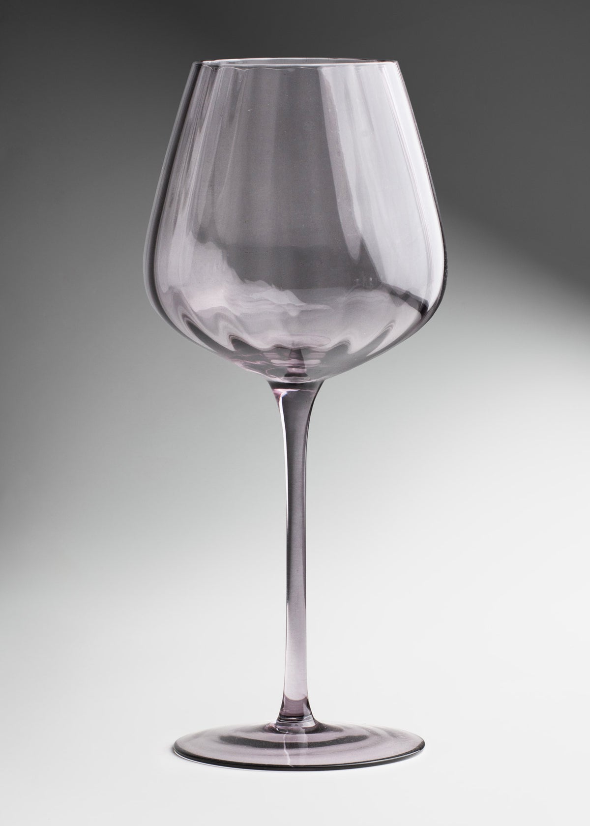 Copa de vidrio humo elegante para restaurante y bar Bombe 600 ml — imagen de producto