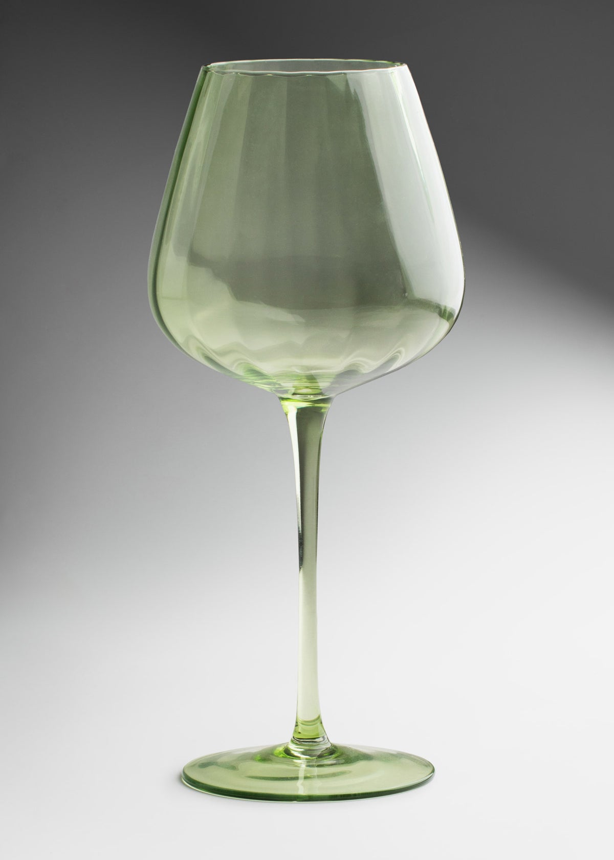 Copa para vino de vidrtio verde olivo elegante para restaurante y bar Bombe 600 ml — imagen de producto