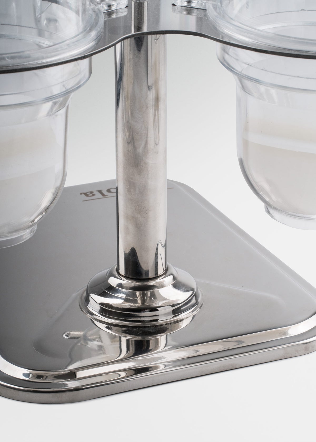 Dispensador de cereal triple de acrilico con base de acero inoxidable plata de uso profesional en buffet y hoteleria — imagen de producto