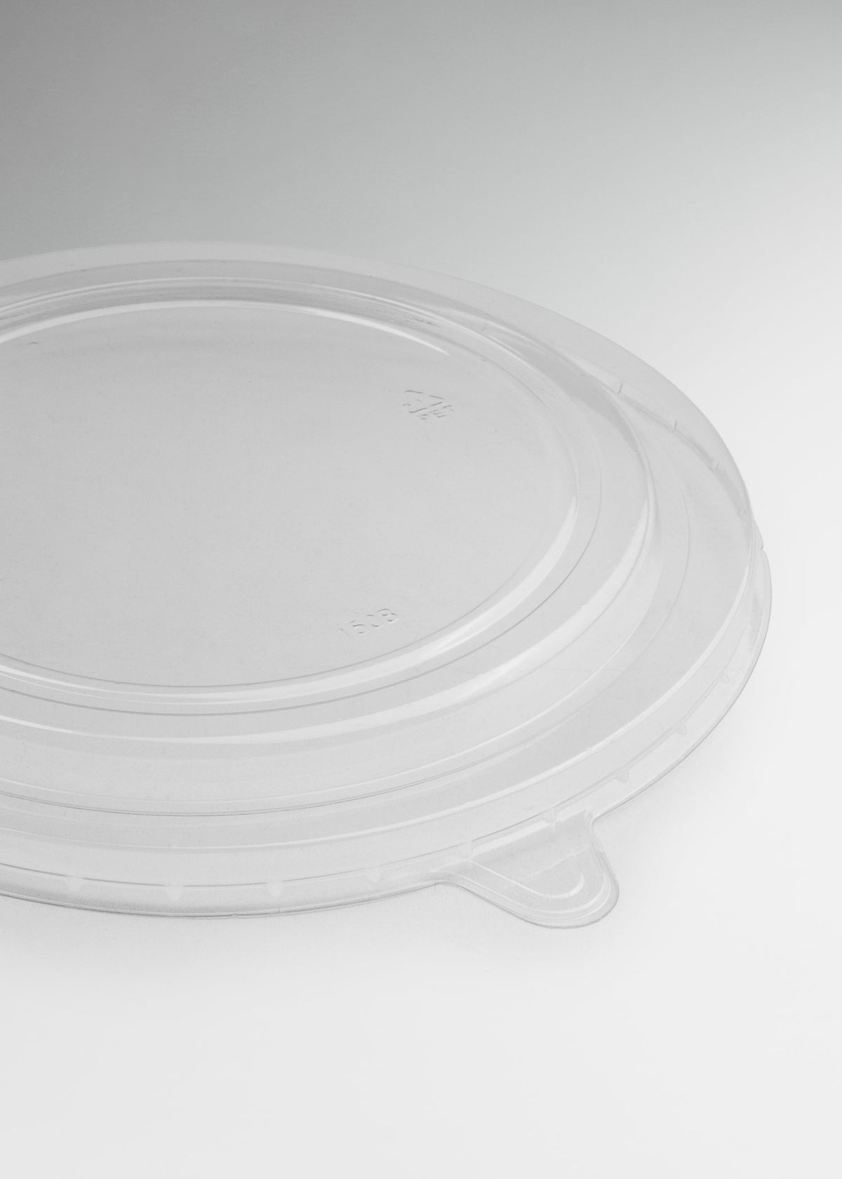 Detalle de pestaña de tapa PET para bowl