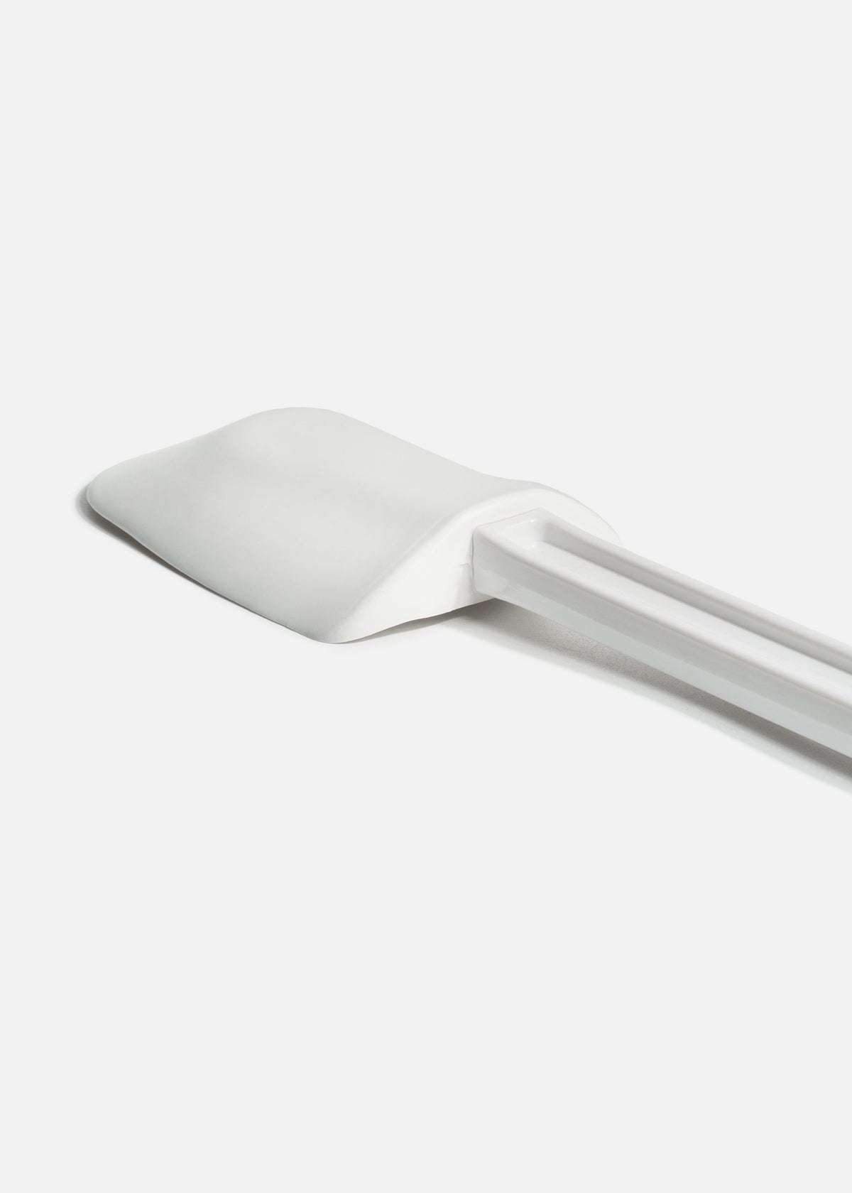 Espátula miserable con cabeza de talón de plástico blanco 16" — imagen de producto