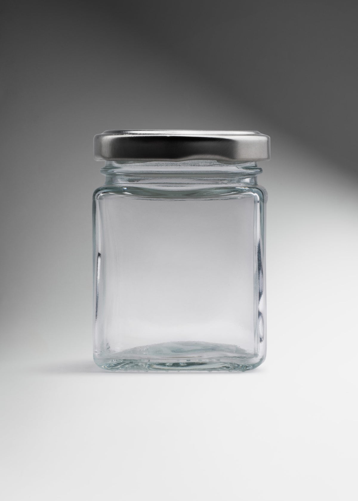 Frasco cuadrado de vidrio transparente con tapa de rosca plata premium para miel, especias y recuerdos 150 ml — imagen de producto