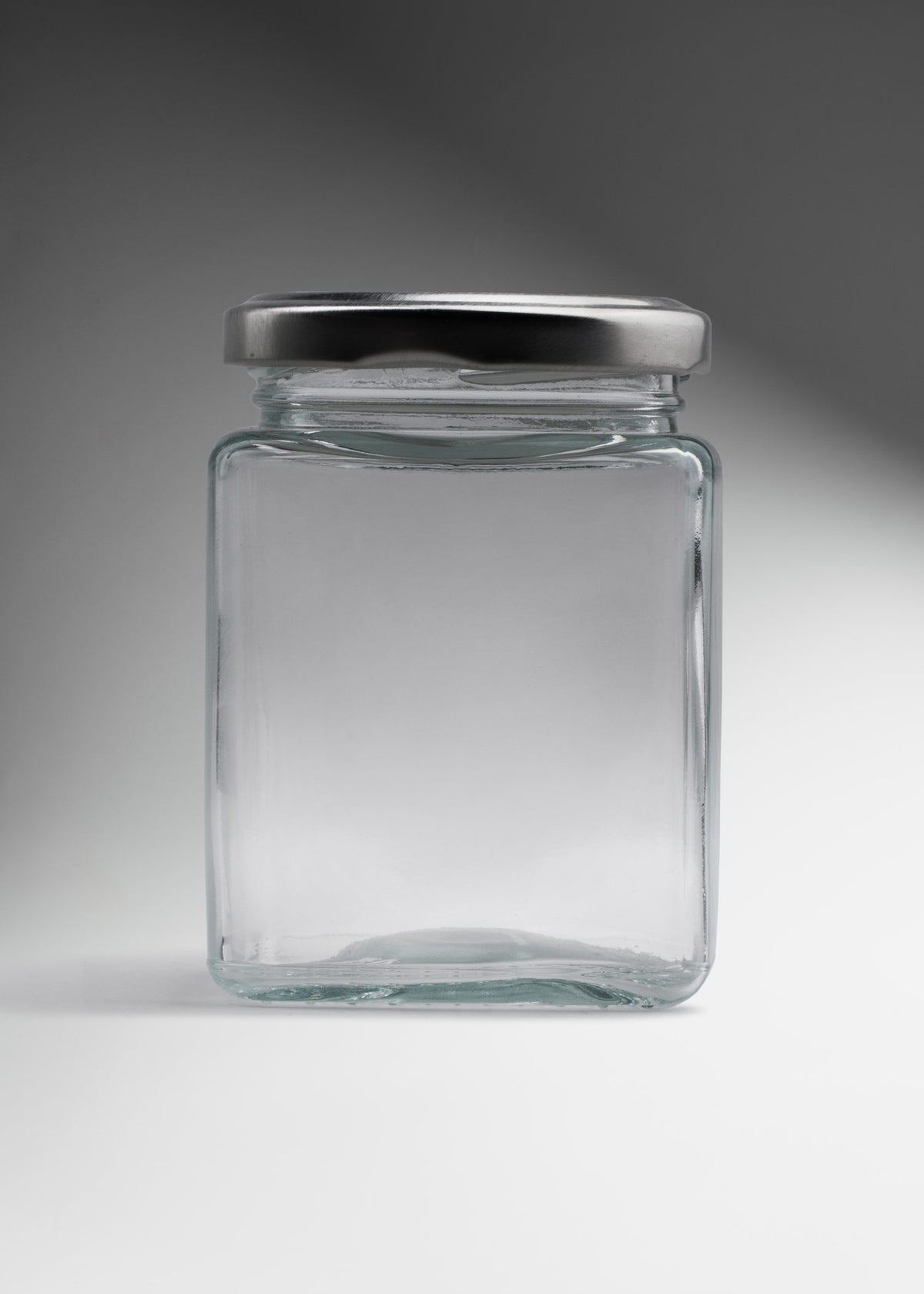Frasco cuadrado de vidrio transparente con tapa de rosca plata premium para miel, mermeladas, especias, dulces y productos artesanales 200 ml — imagen de producto