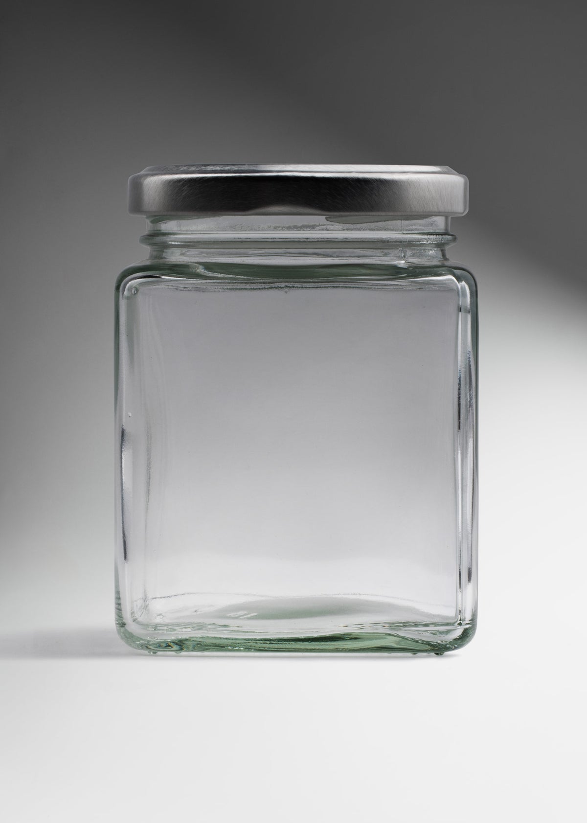 Frasco cuadrado de vidrio transparente con tapa de rosca plata para miel, mermeladas, especias, dulces y productos gourmet 280 ml — imagen de producto