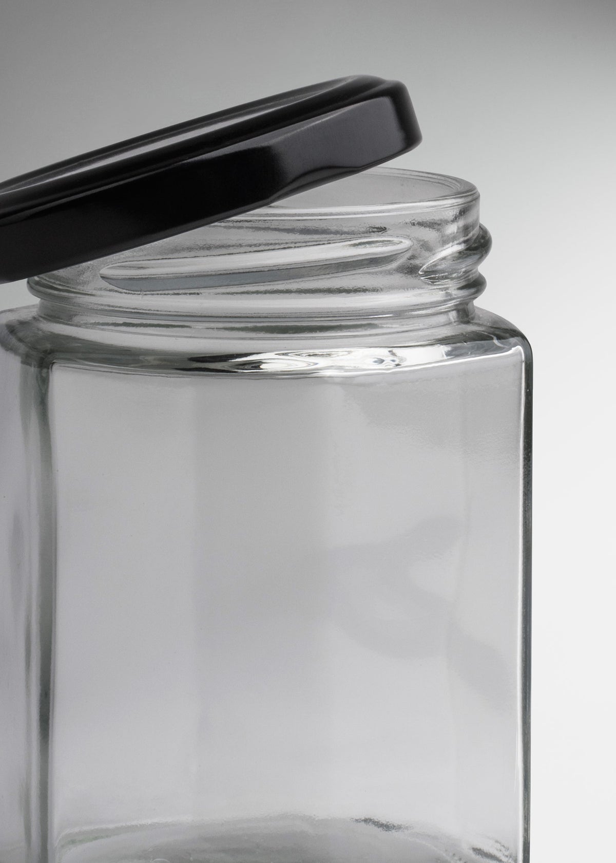 Frascos hexagonales de vidrio transparente con tapa negra uso alimenticio de 45 a 500 ml — imagen de producto