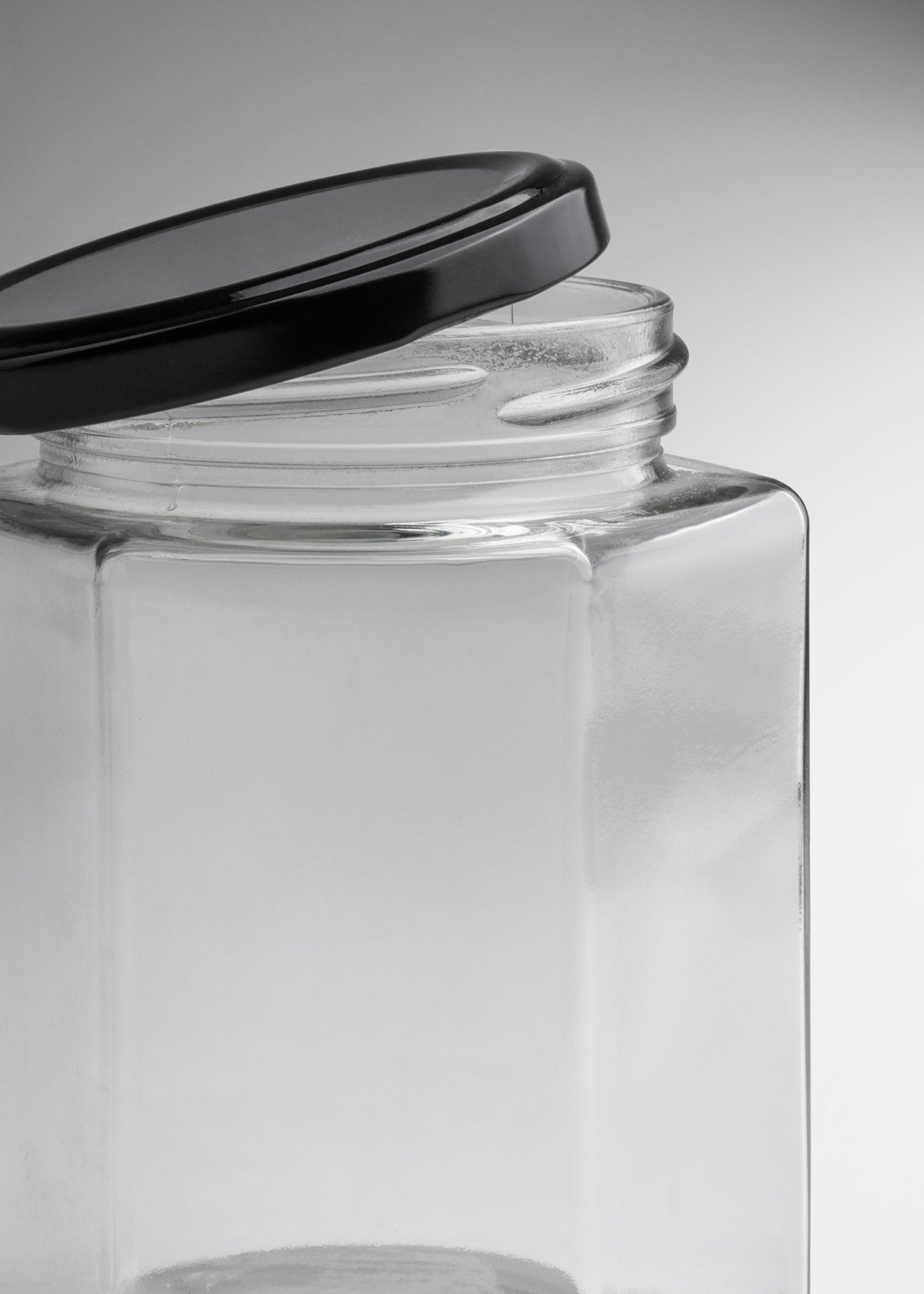 Frascos hexagonales de vidrio transparente con tapa negra uso alimenticio de 45 a 500 ml — imagen de producto