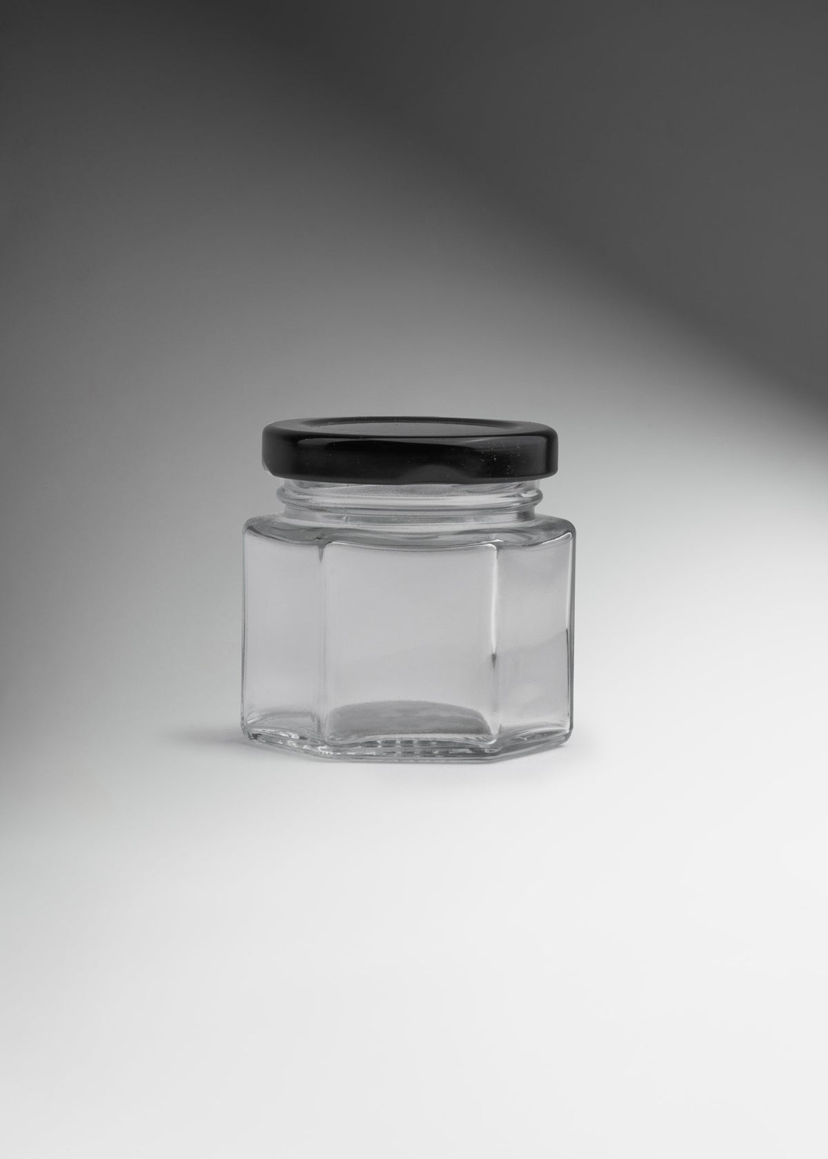 Frascos hexagonales de vidrio transparente con tapa negra uso alimenticio de 45 a 500 ml — imagen de producto